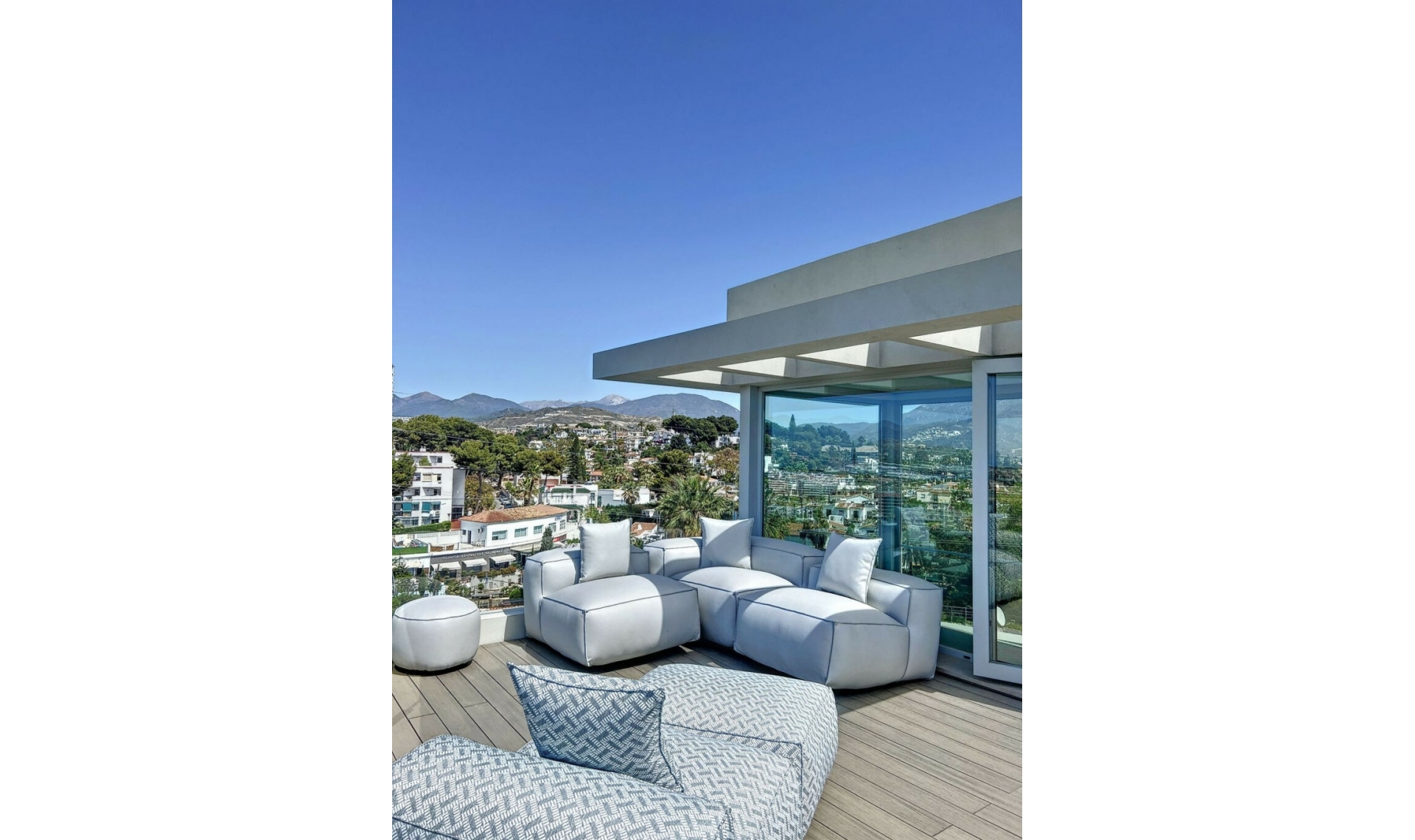 Resale - House -
Nueva Andalucía