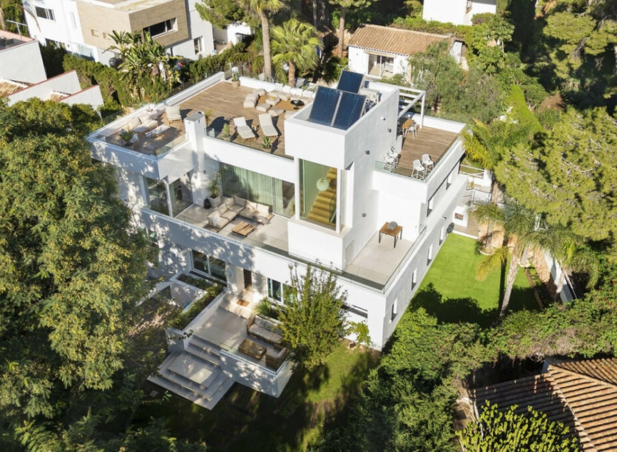 Resale - House -
Nueva Andalucía