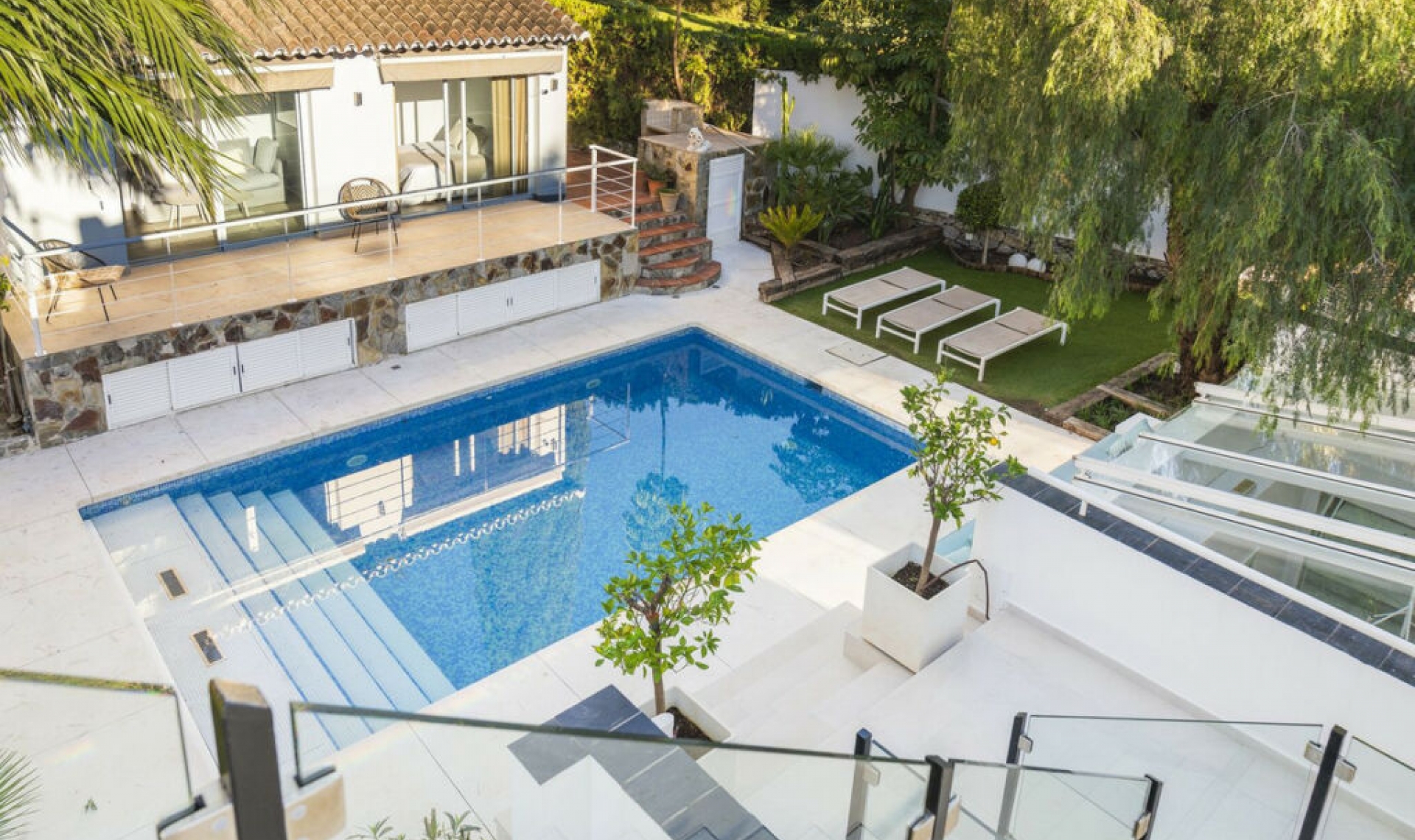 Resale - House -
Nueva Andalucía