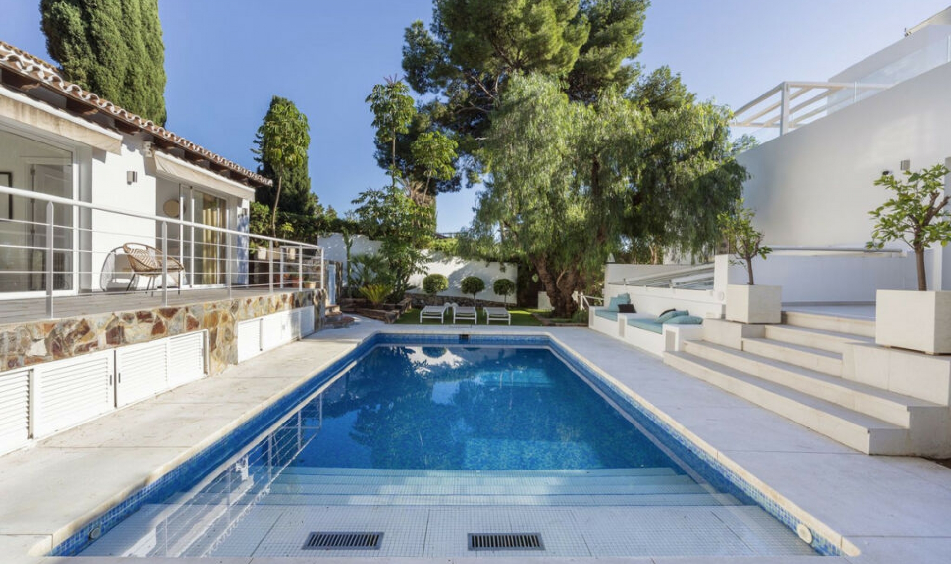 Resale - House -
Nueva Andalucía