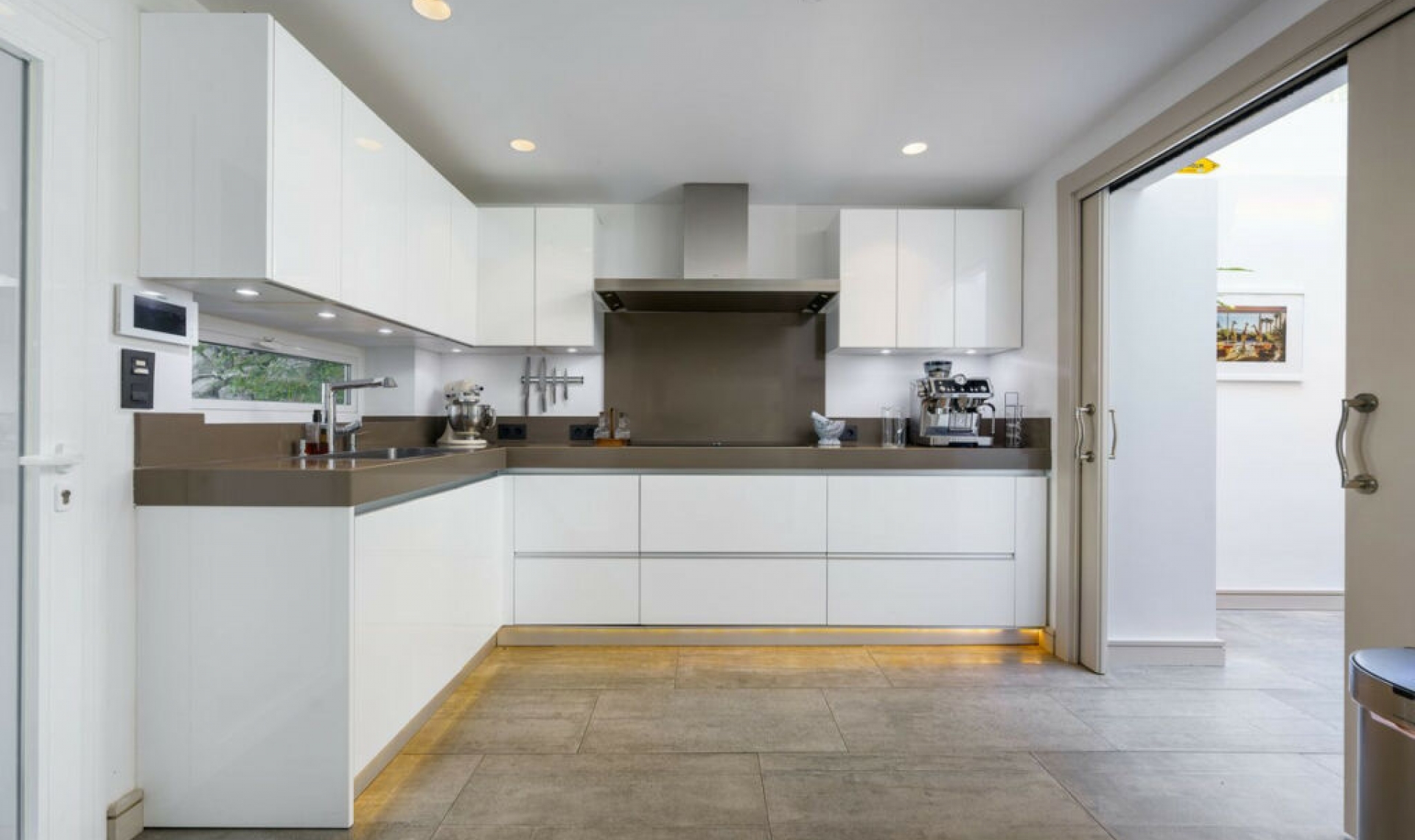 Resale - House -
Nueva Andalucía