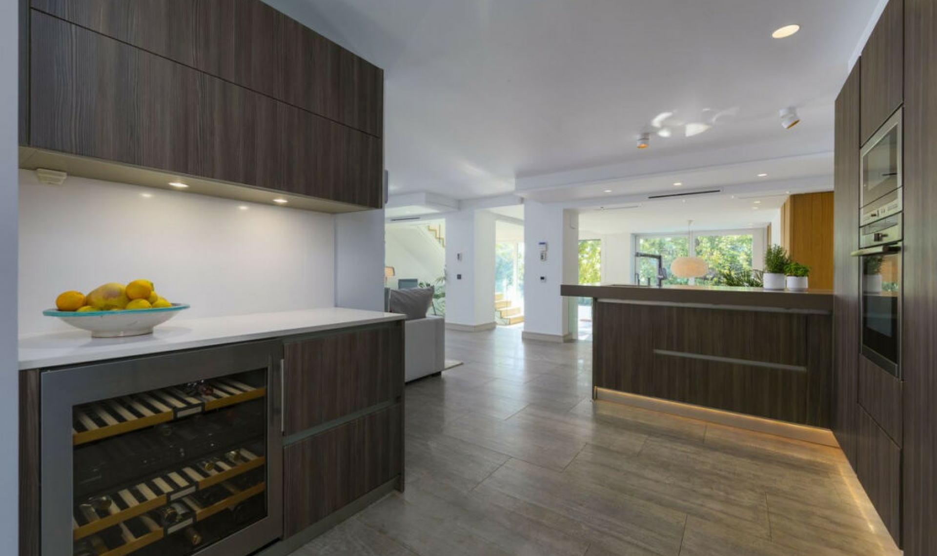 Resale - House -
Nueva Andalucía