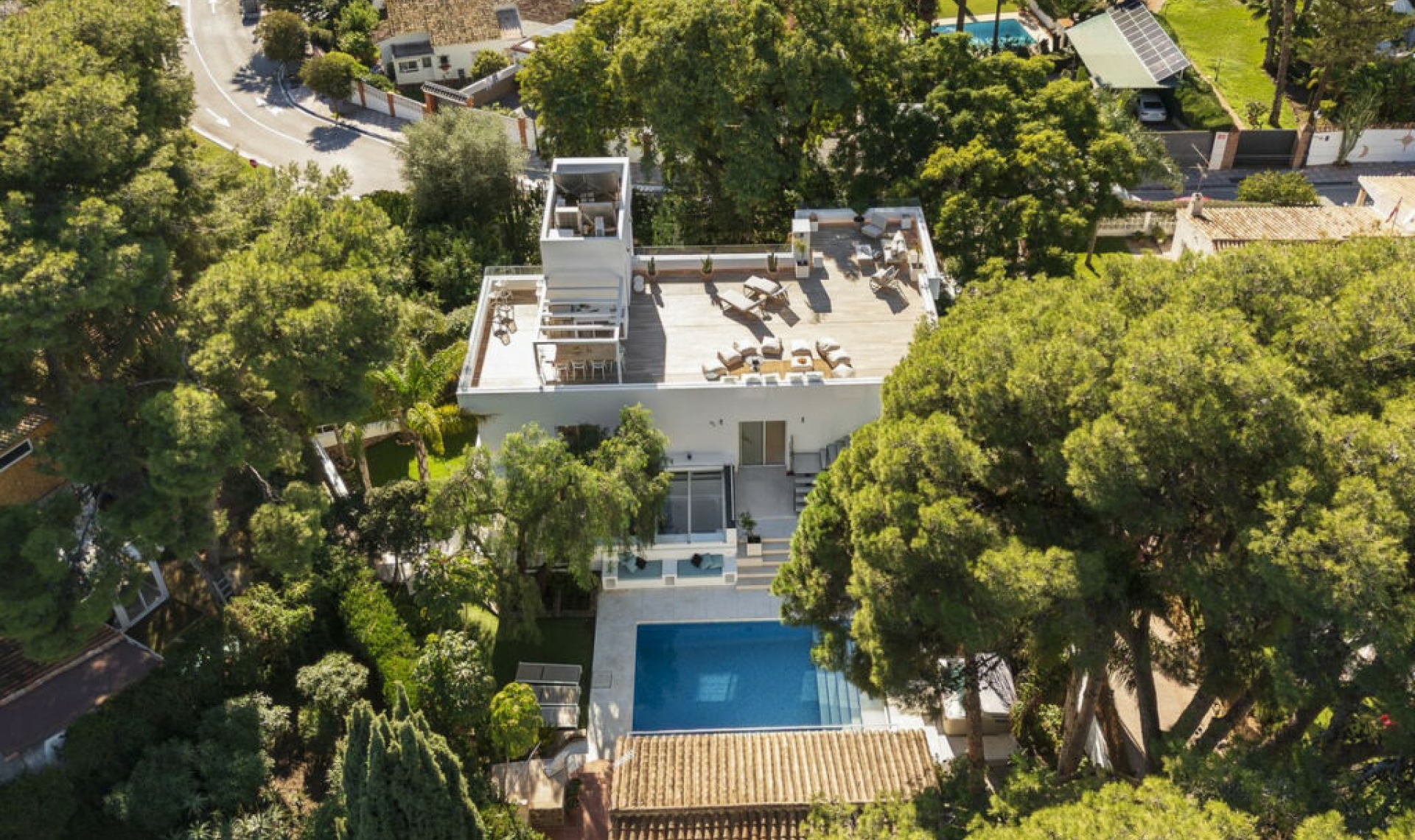 Resale - House -
Nueva Andalucía