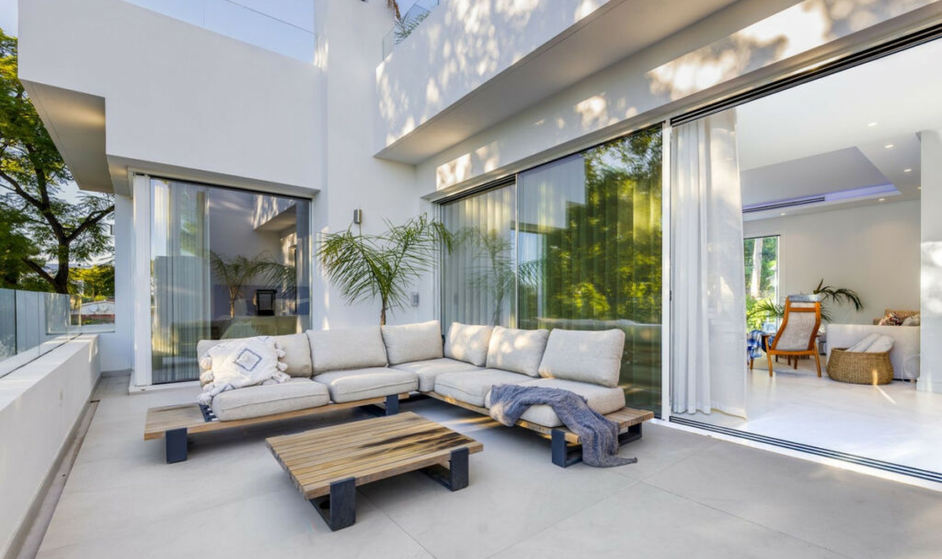 Resale - House -
Nueva Andalucía