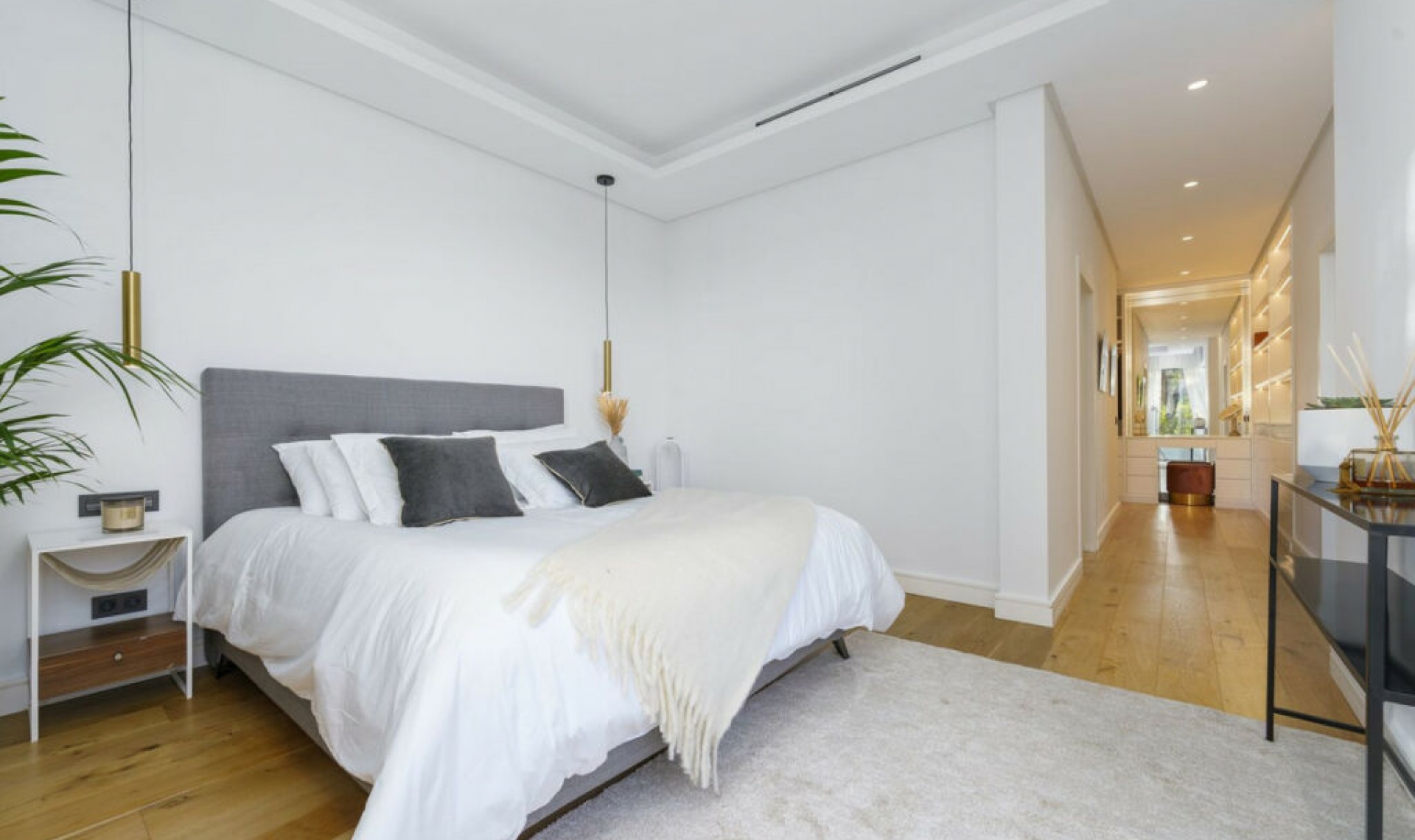 Resale - House -
Nueva Andalucía