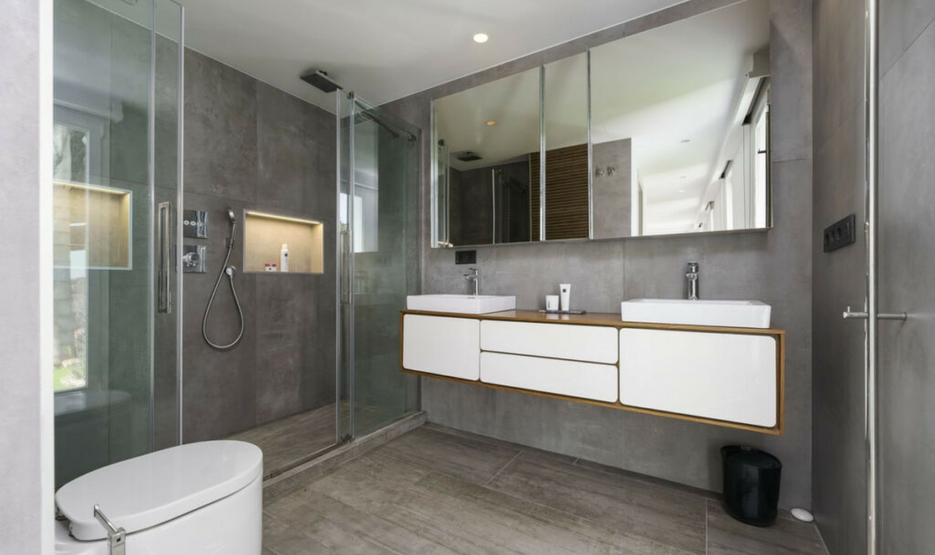 Resale - House -
Nueva Andalucía