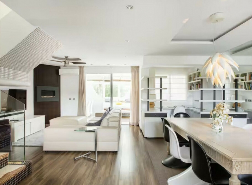 Resale - House -
Nueva Andalucía