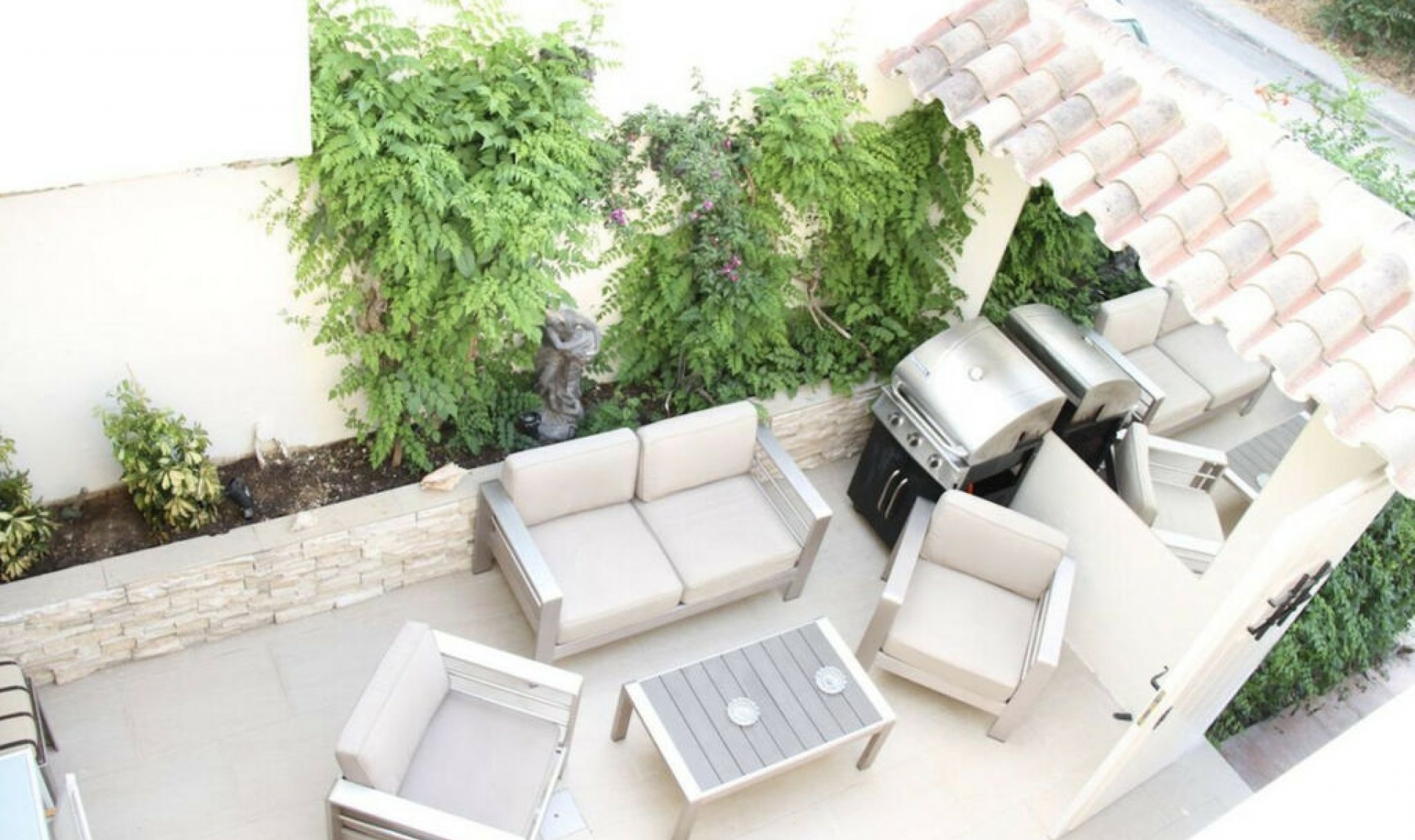 Resale - House -
Nueva Andalucía
