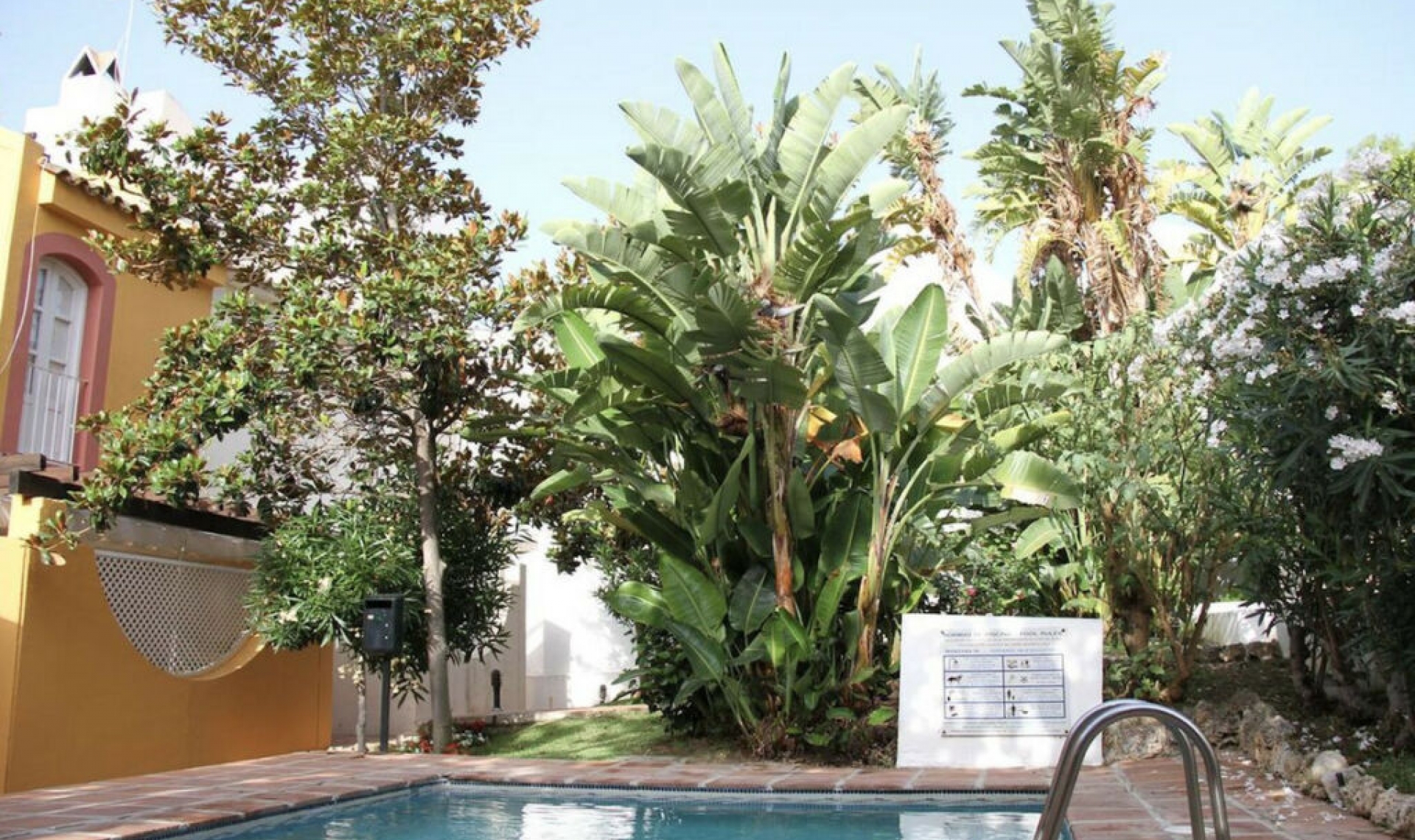 Resale - House -
Nueva Andalucía
