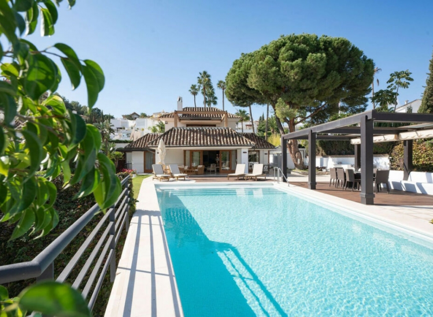 Resale - House -
Nueva Andalucía