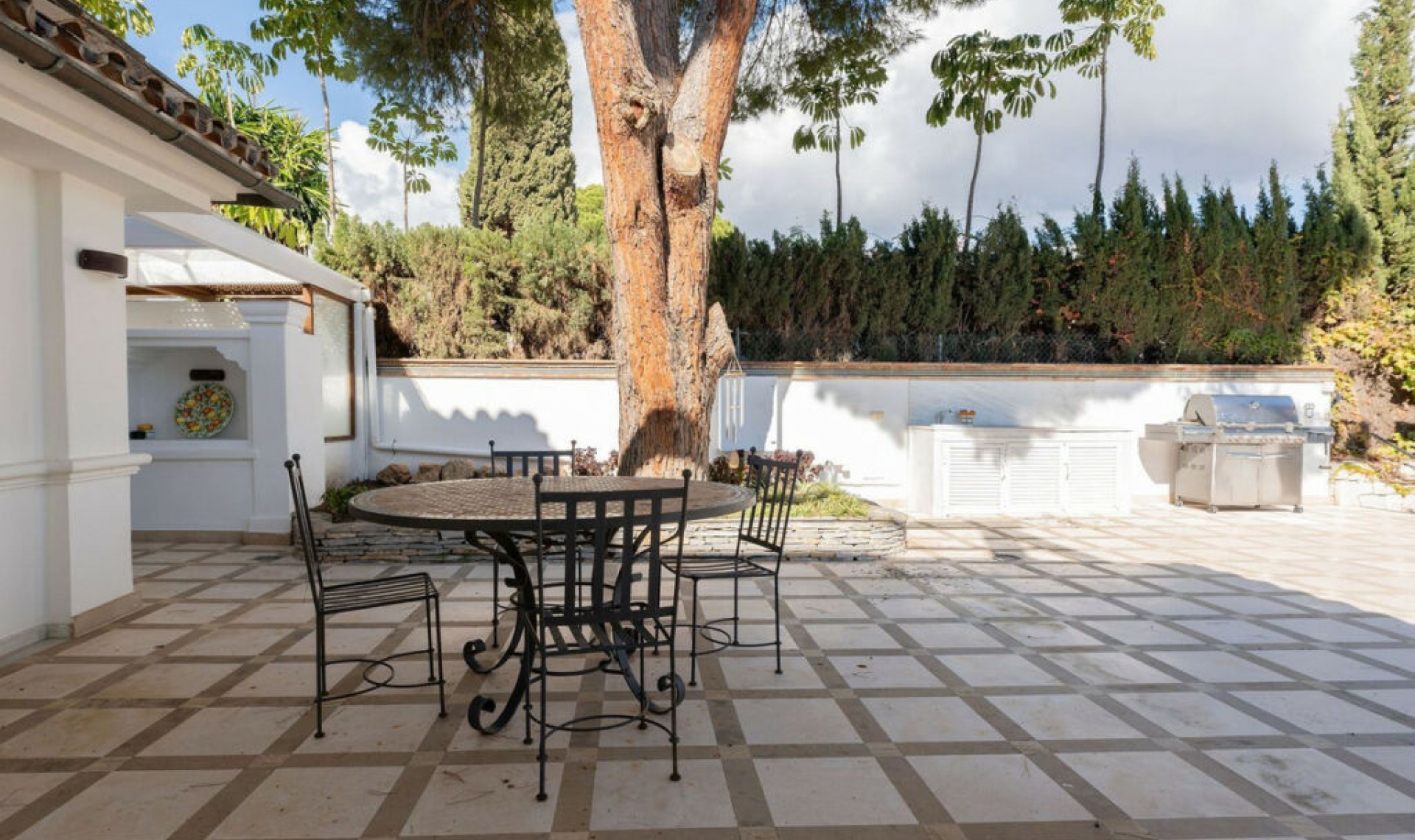 Resale - House -
Nueva Andalucía