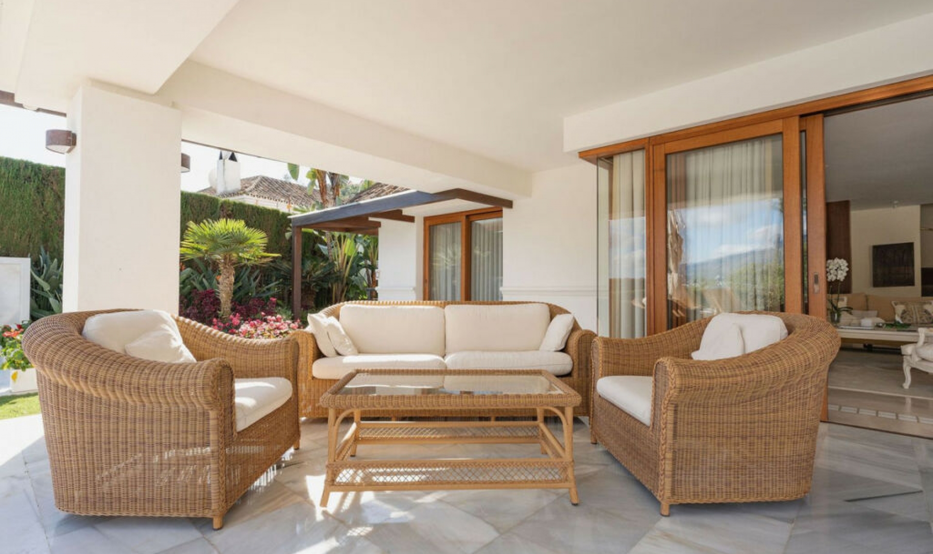 Resale - House -
Nueva Andalucía