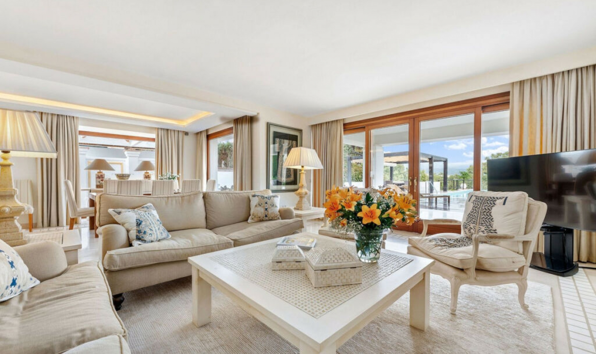 Resale - House -
Nueva Andalucía