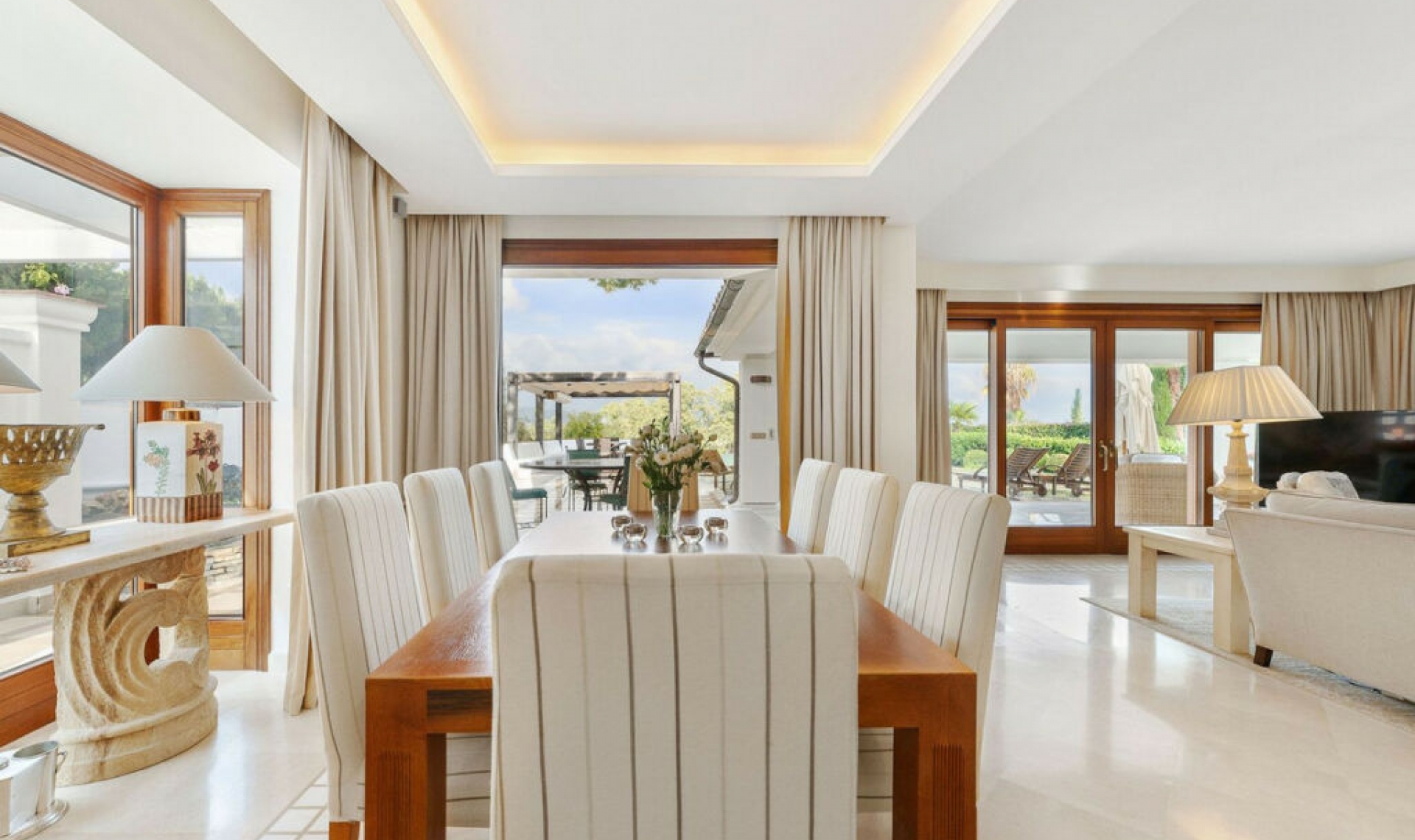 Resale - House -
Nueva Andalucía