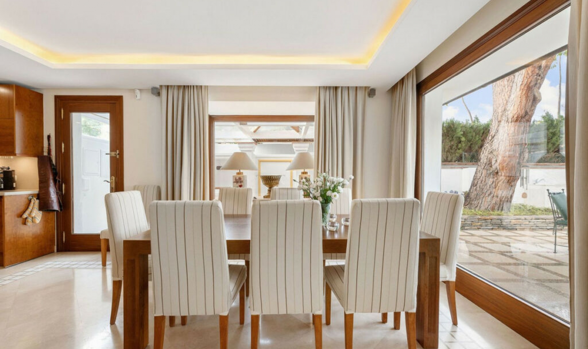 Resale - House -
Nueva Andalucía