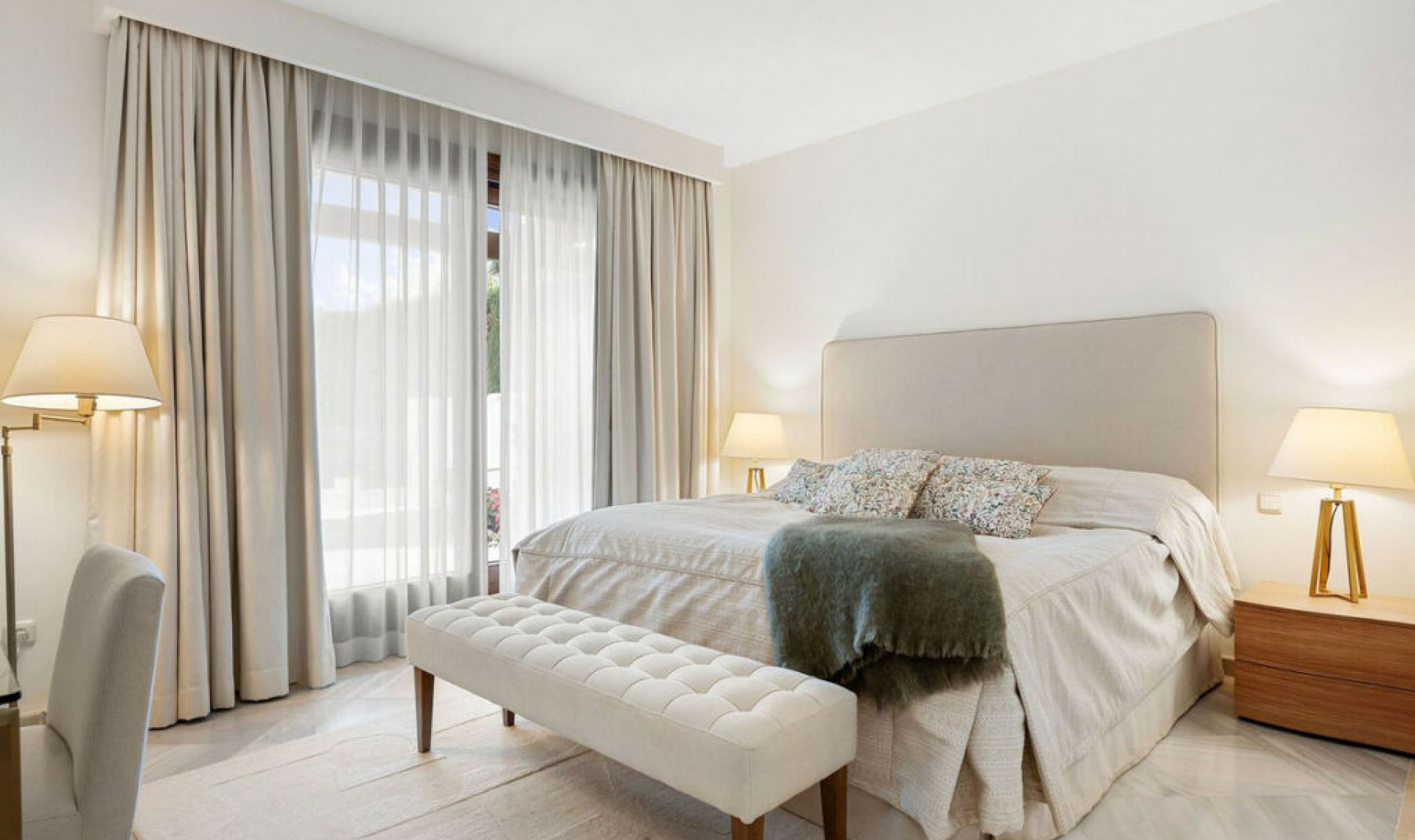 Resale - House -
Nueva Andalucía