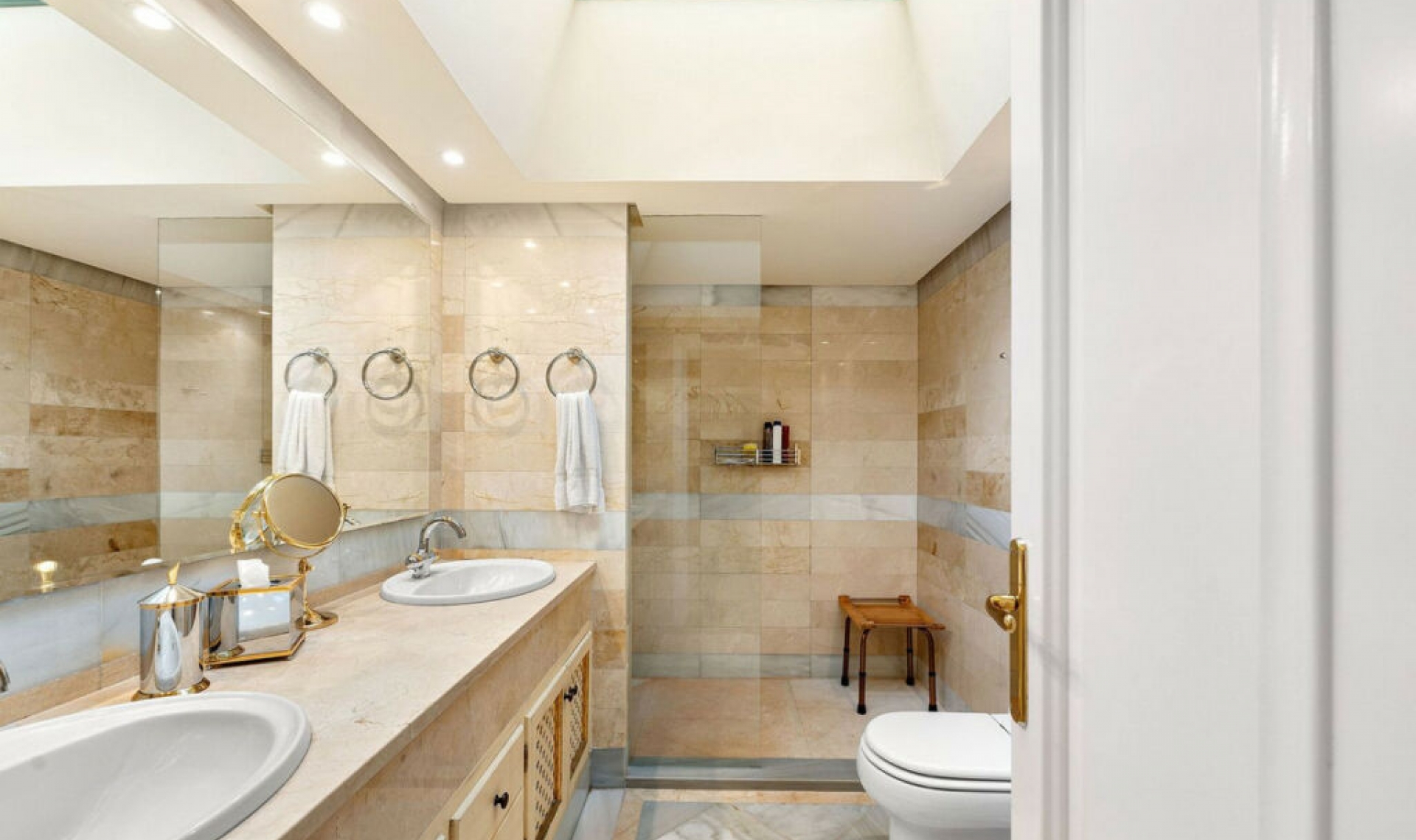 Resale - House -
Nueva Andalucía