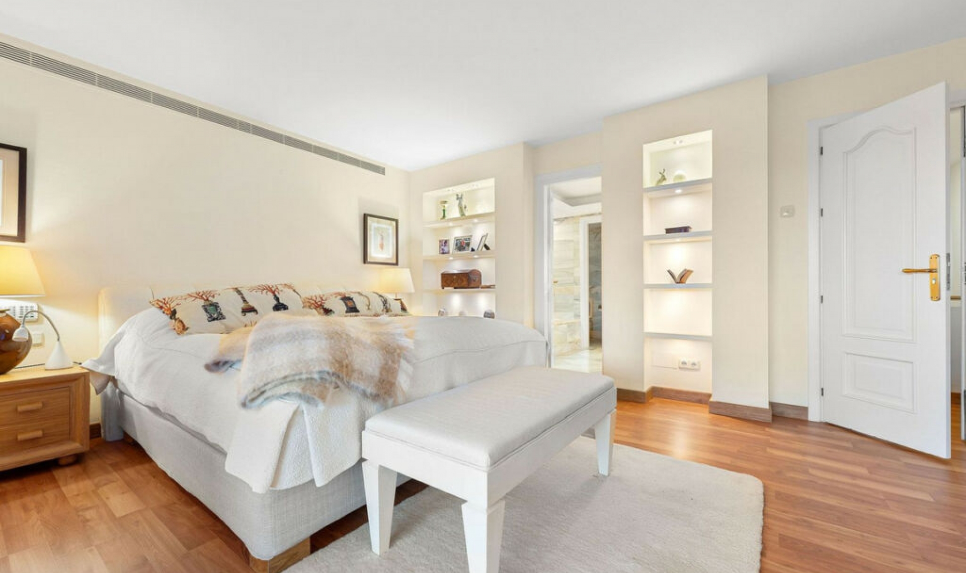 Resale - House -
Nueva Andalucía