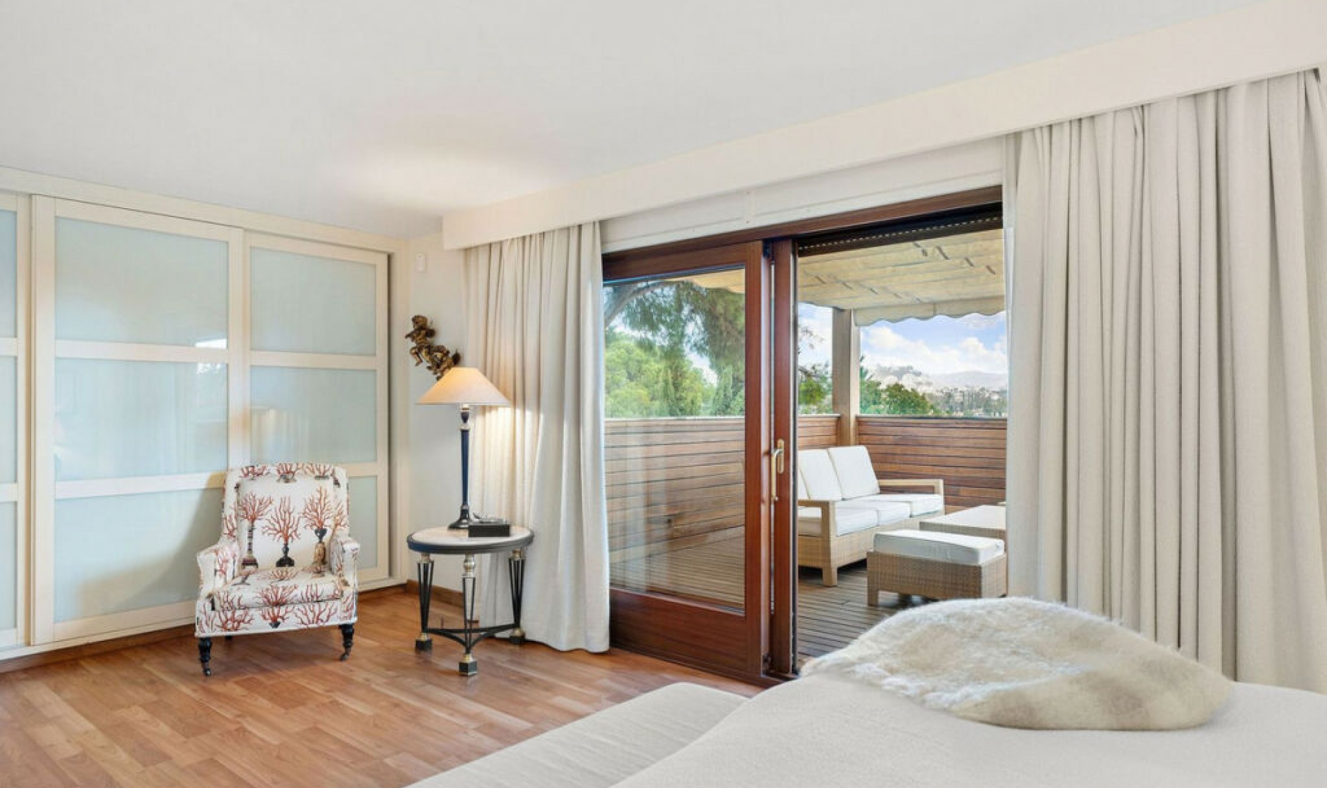 Resale - House -
Nueva Andalucía