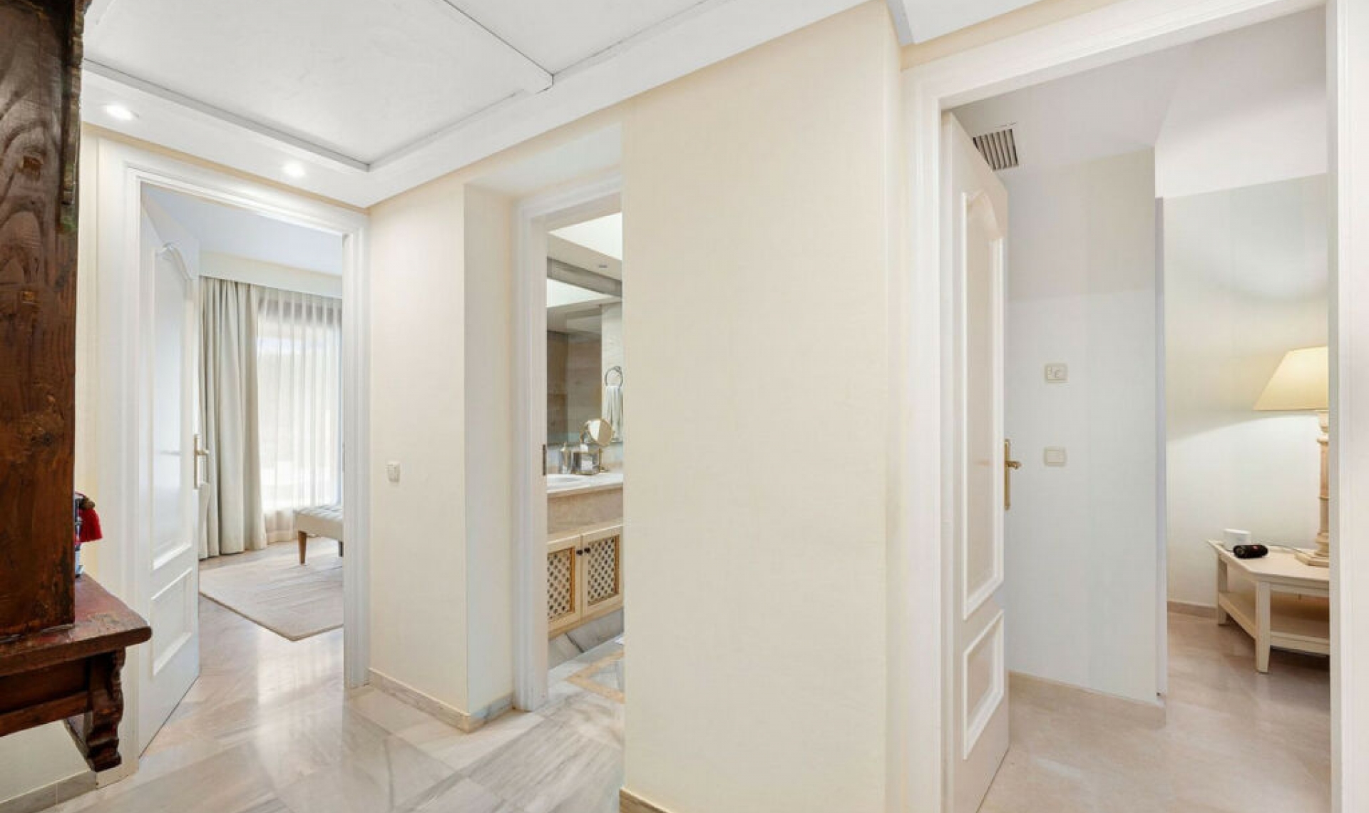 Resale - House -
Nueva Andalucía