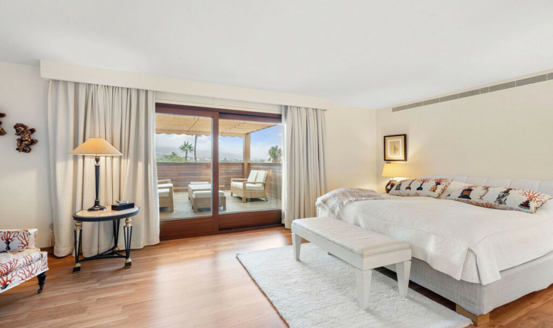 Resale - House -
Nueva Andalucía