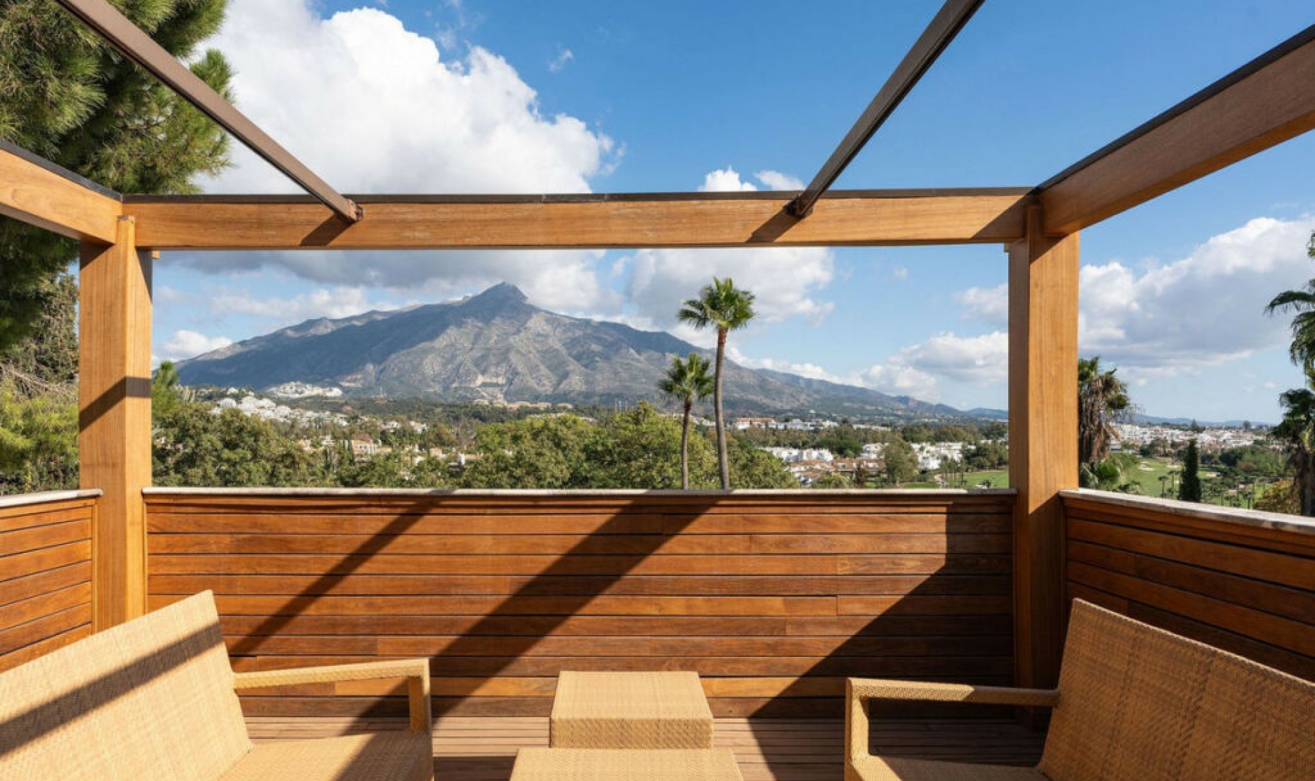 Resale - House -
Nueva Andalucía