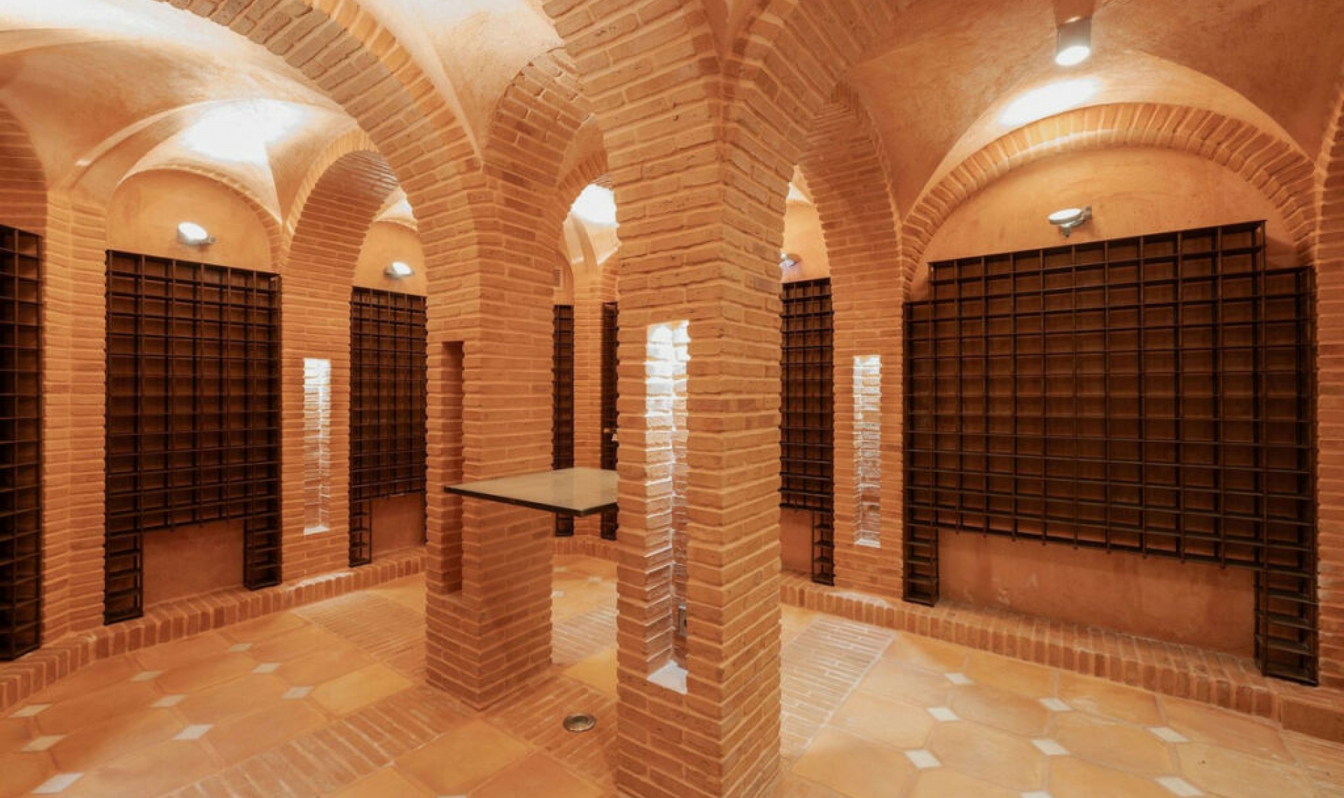 Resale - House -
Nueva Andalucía