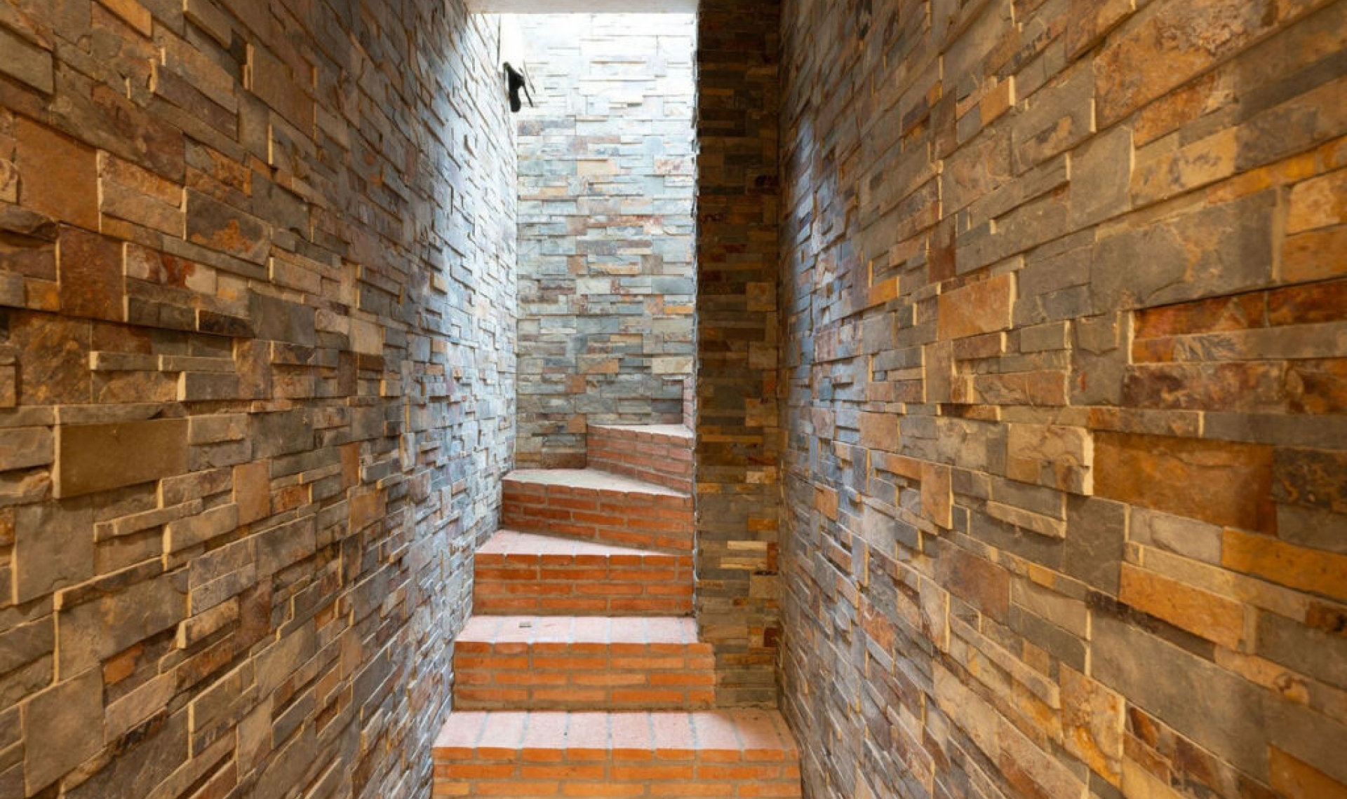 Resale - House -
Nueva Andalucía