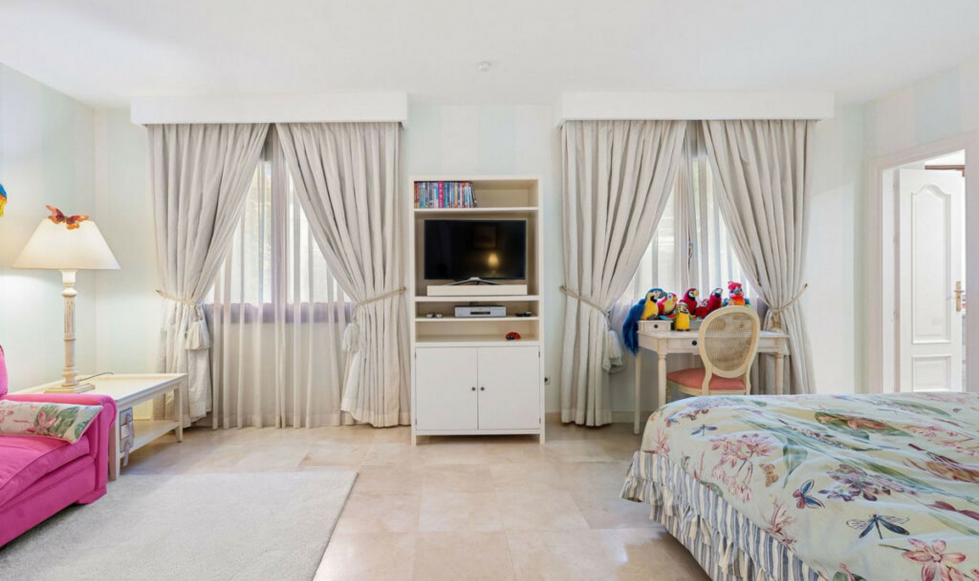 Resale - House -
Nueva Andalucía