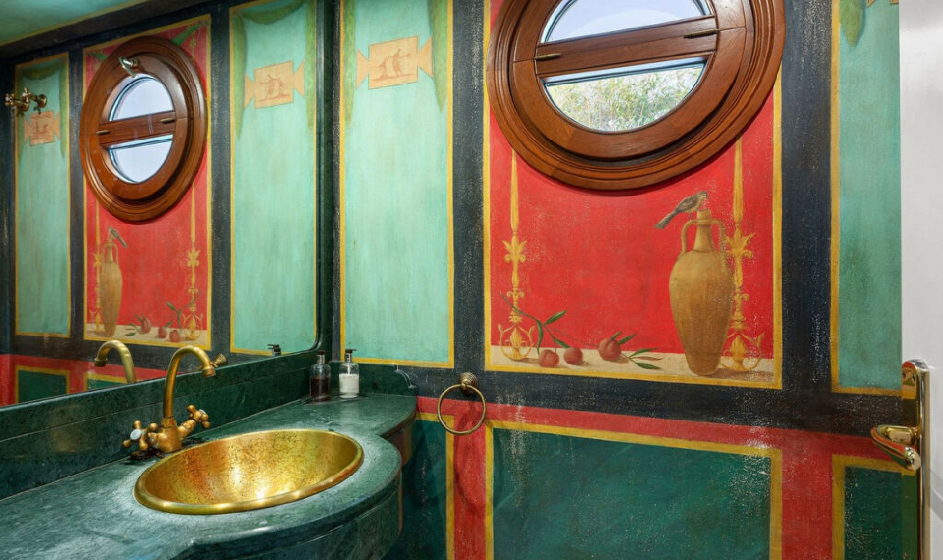 Resale - House -
Nueva Andalucía