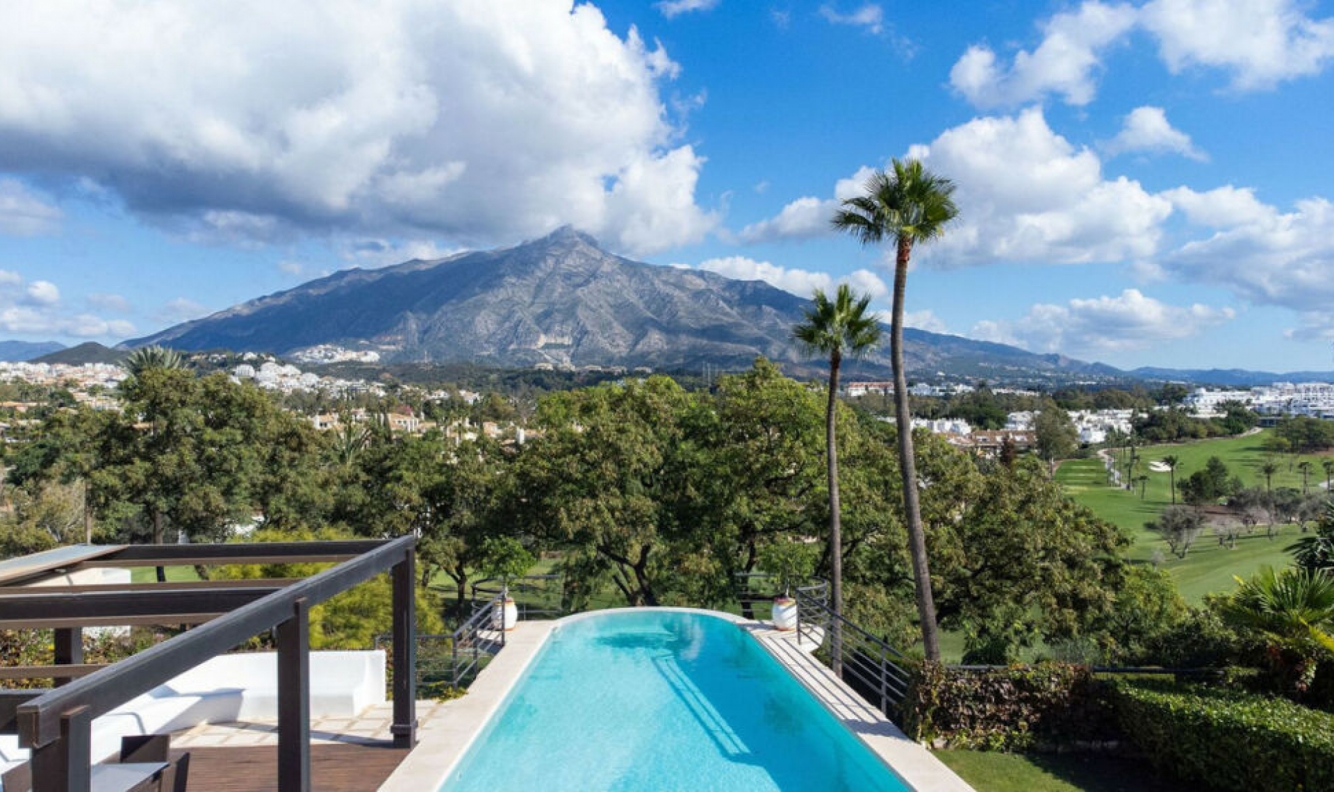 Resale - House -
Nueva Andalucía