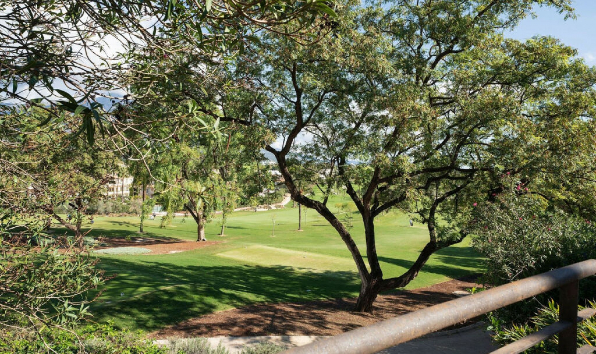 Resale - House -
Nueva Andalucía