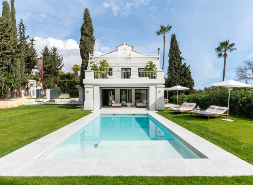 Resale - House -
Nueva Andalucía