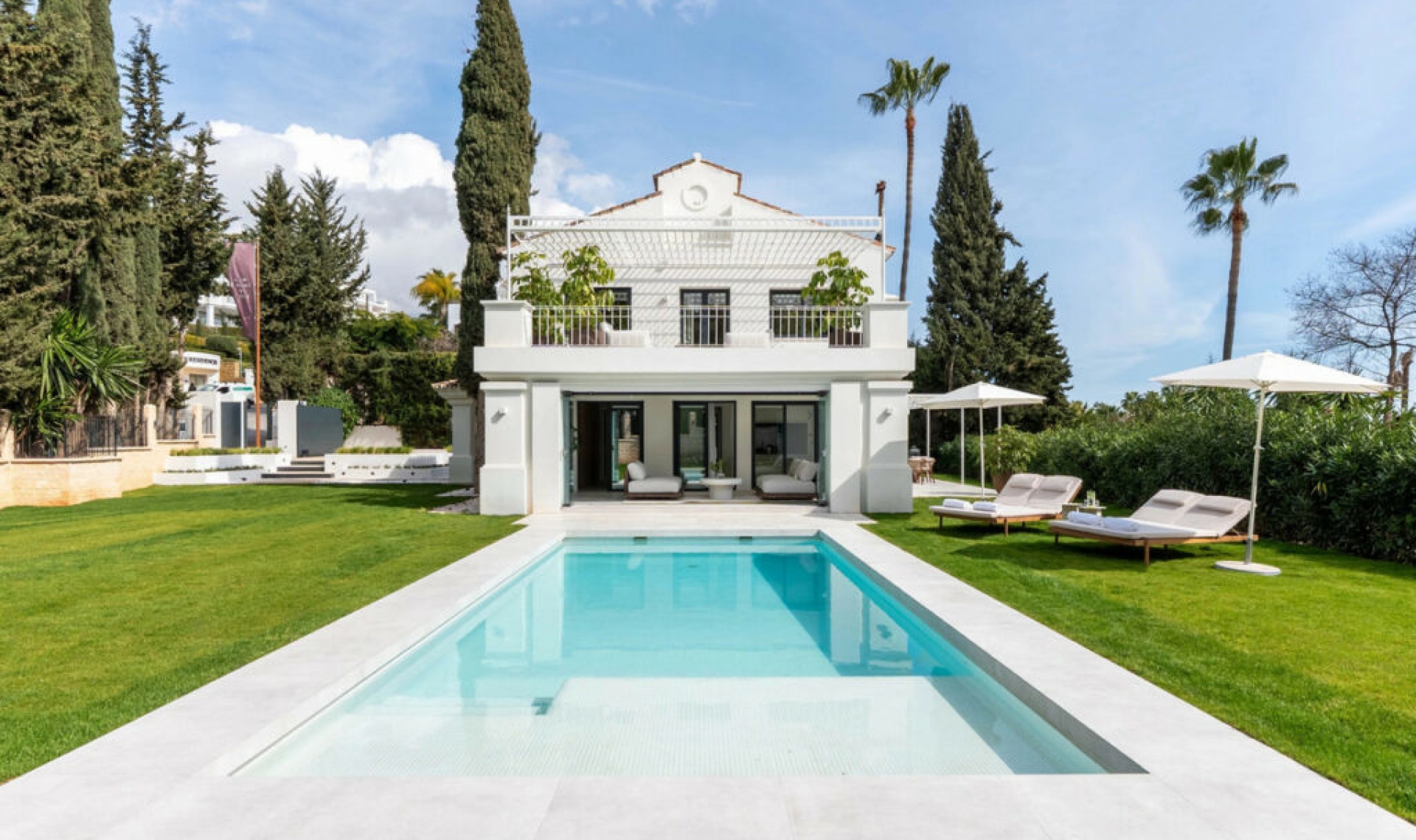 Resale - House -
Nueva Andalucía