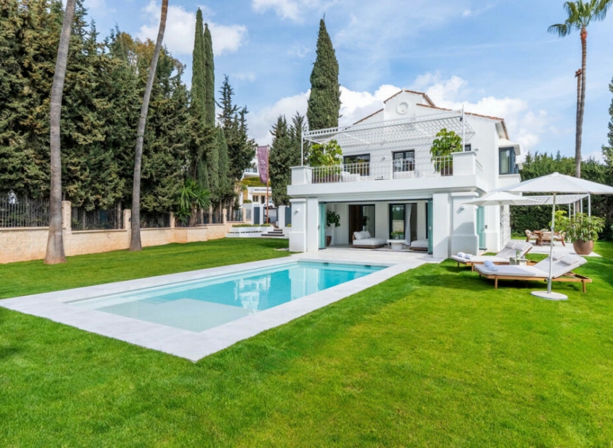 Resale - House -
Nueva Andalucía