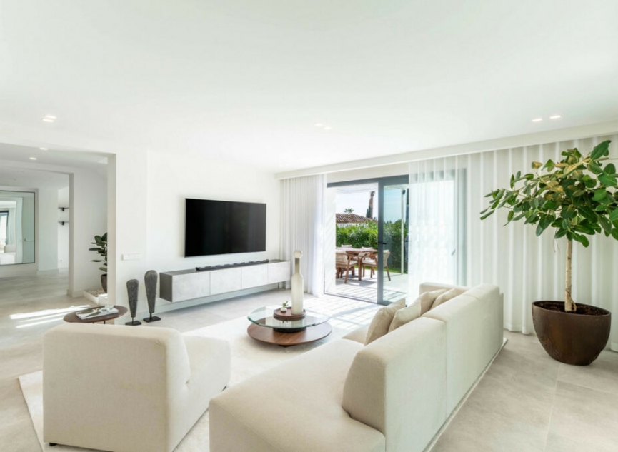 Resale - House -
Nueva Andalucía