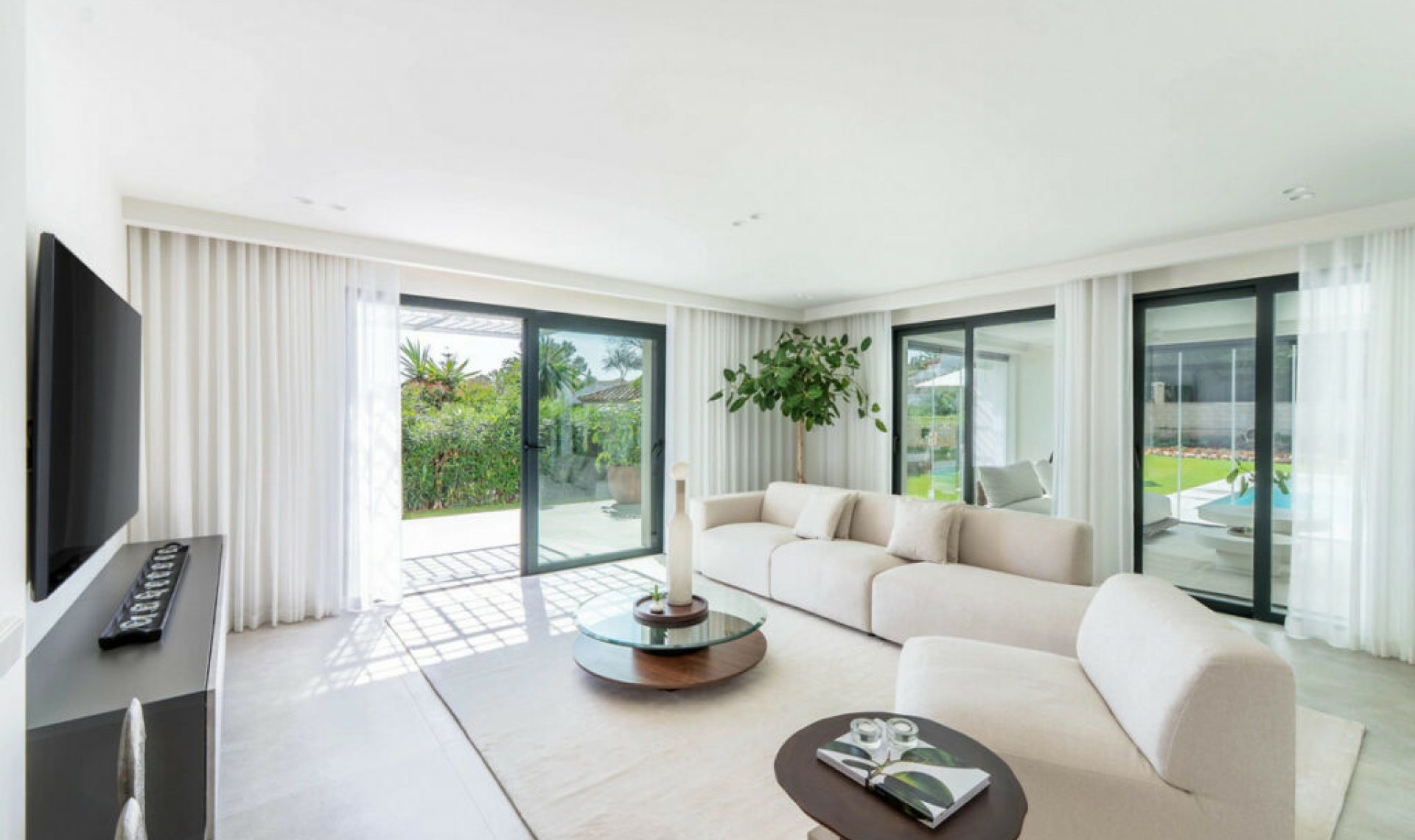 Resale - House -
Nueva Andalucía