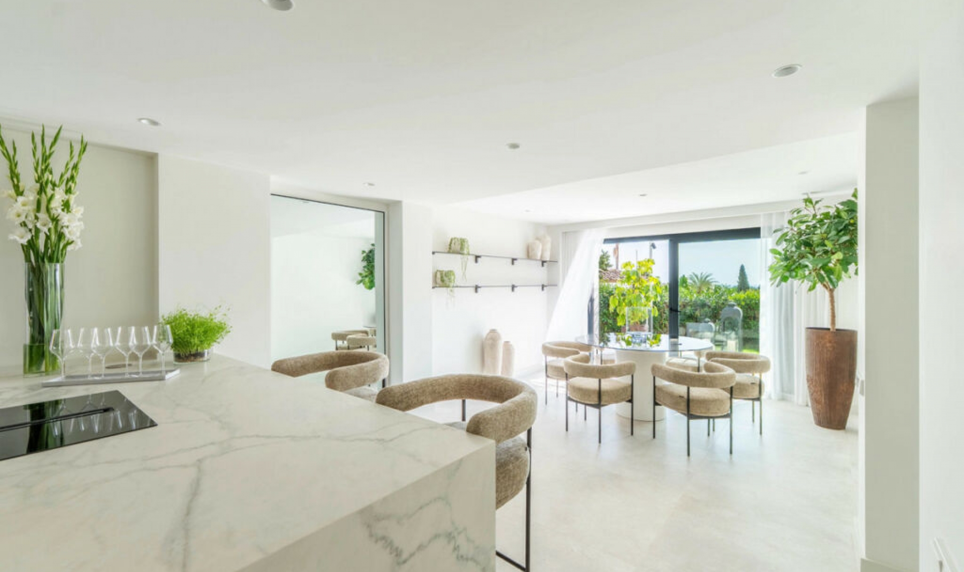Resale - House -
Nueva Andalucía