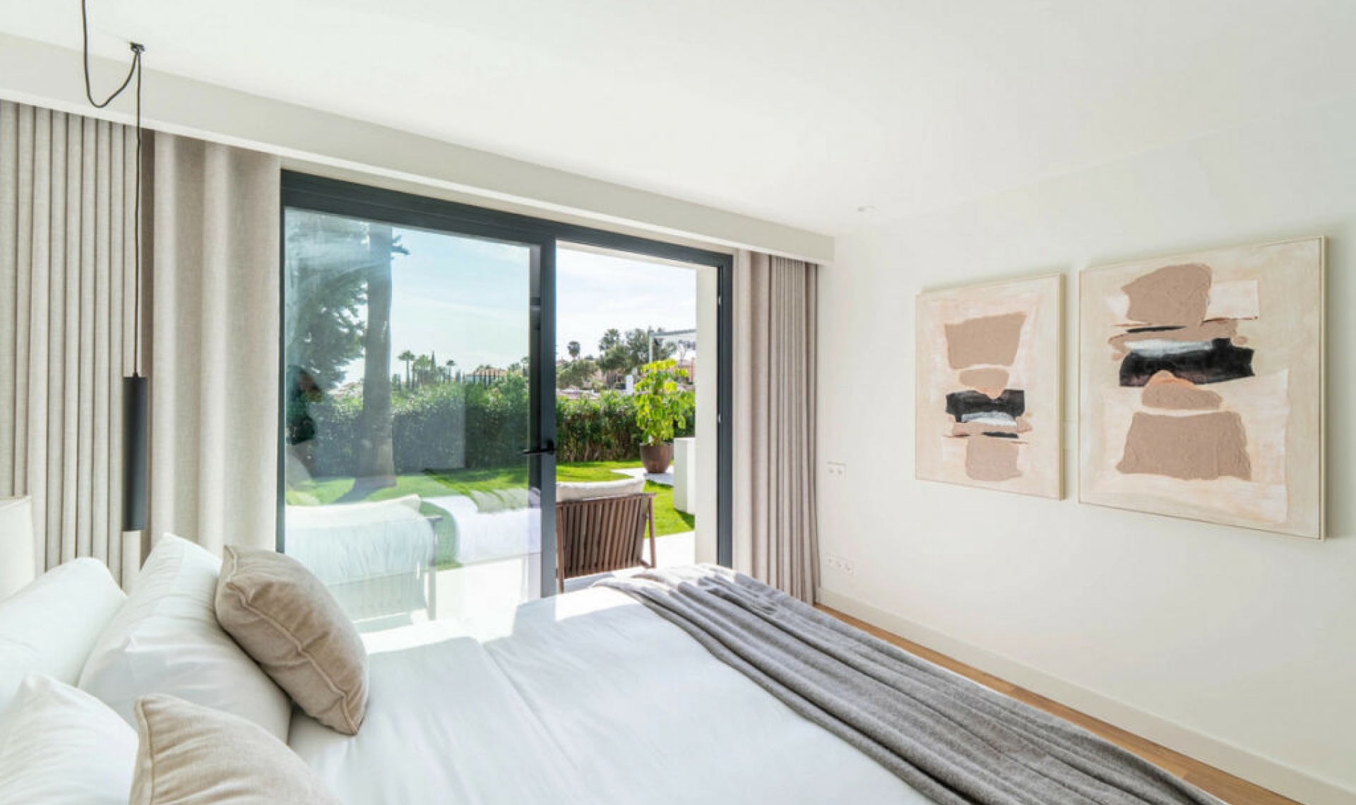 Resale - House -
Nueva Andalucía