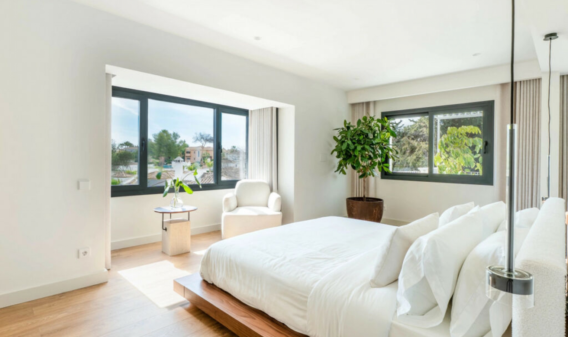 Resale - House -
Nueva Andalucía