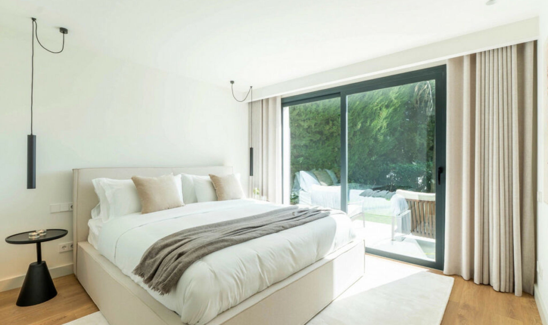 Resale - House -
Nueva Andalucía