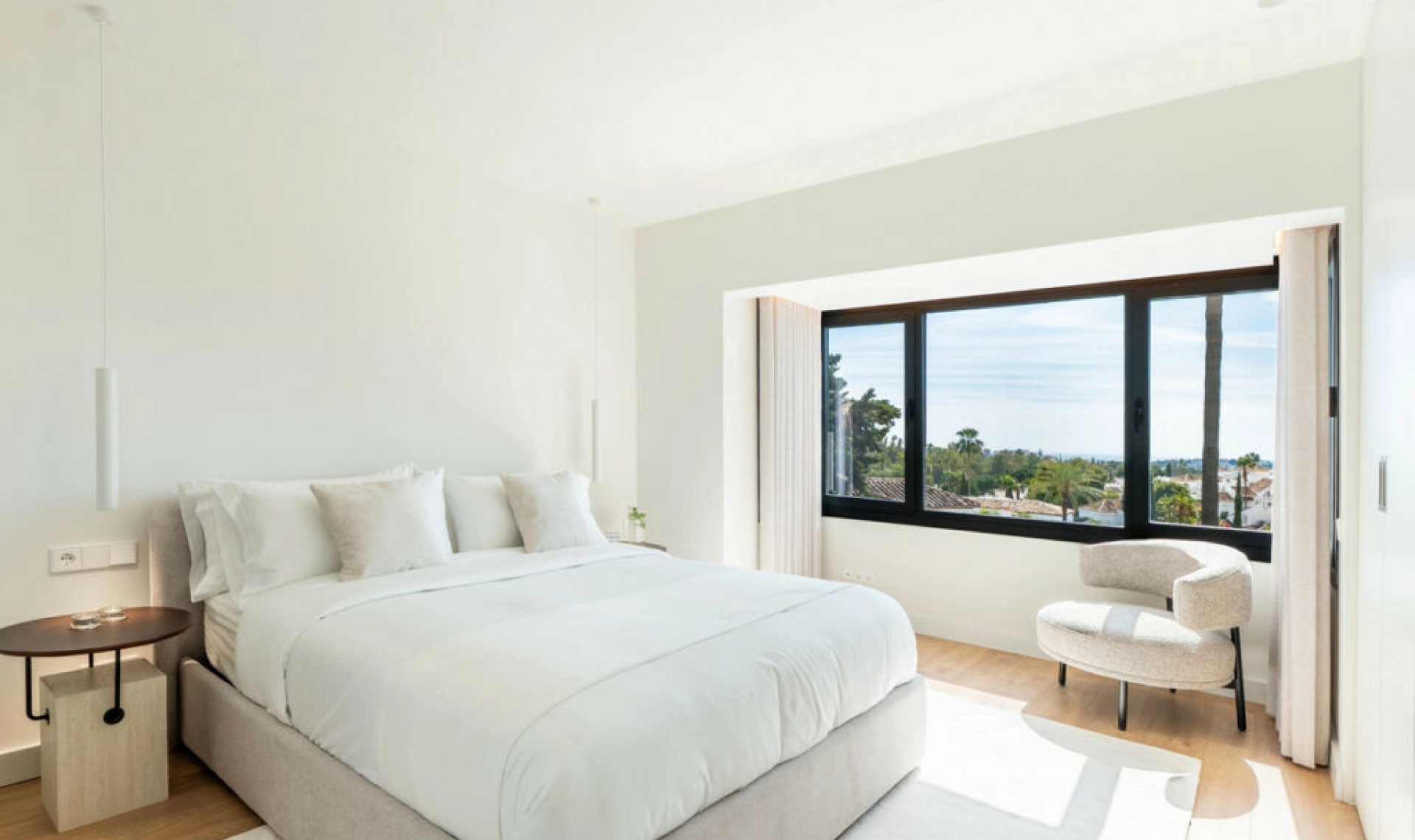 Resale - House -
Nueva Andalucía