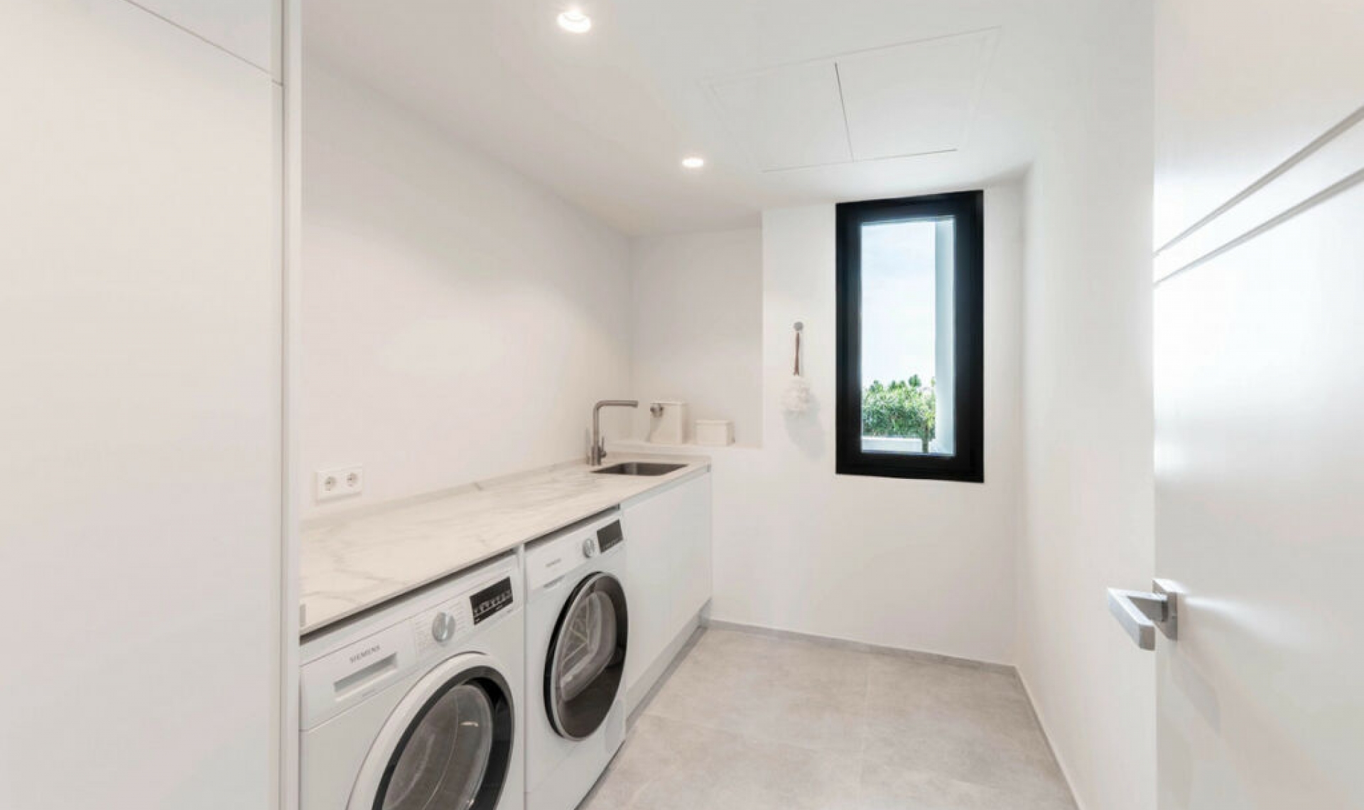 Resale - House -
Nueva Andalucía