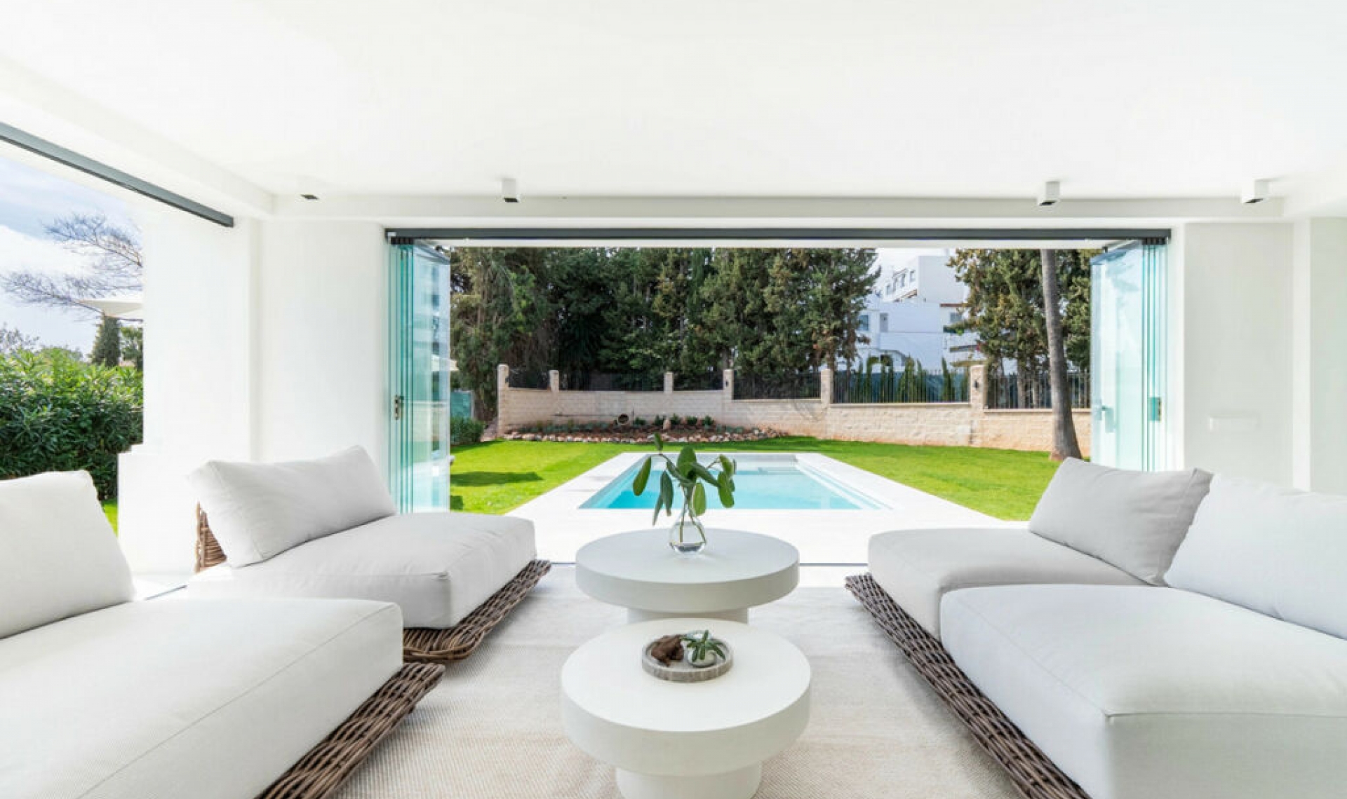 Resale - House -
Nueva Andalucía