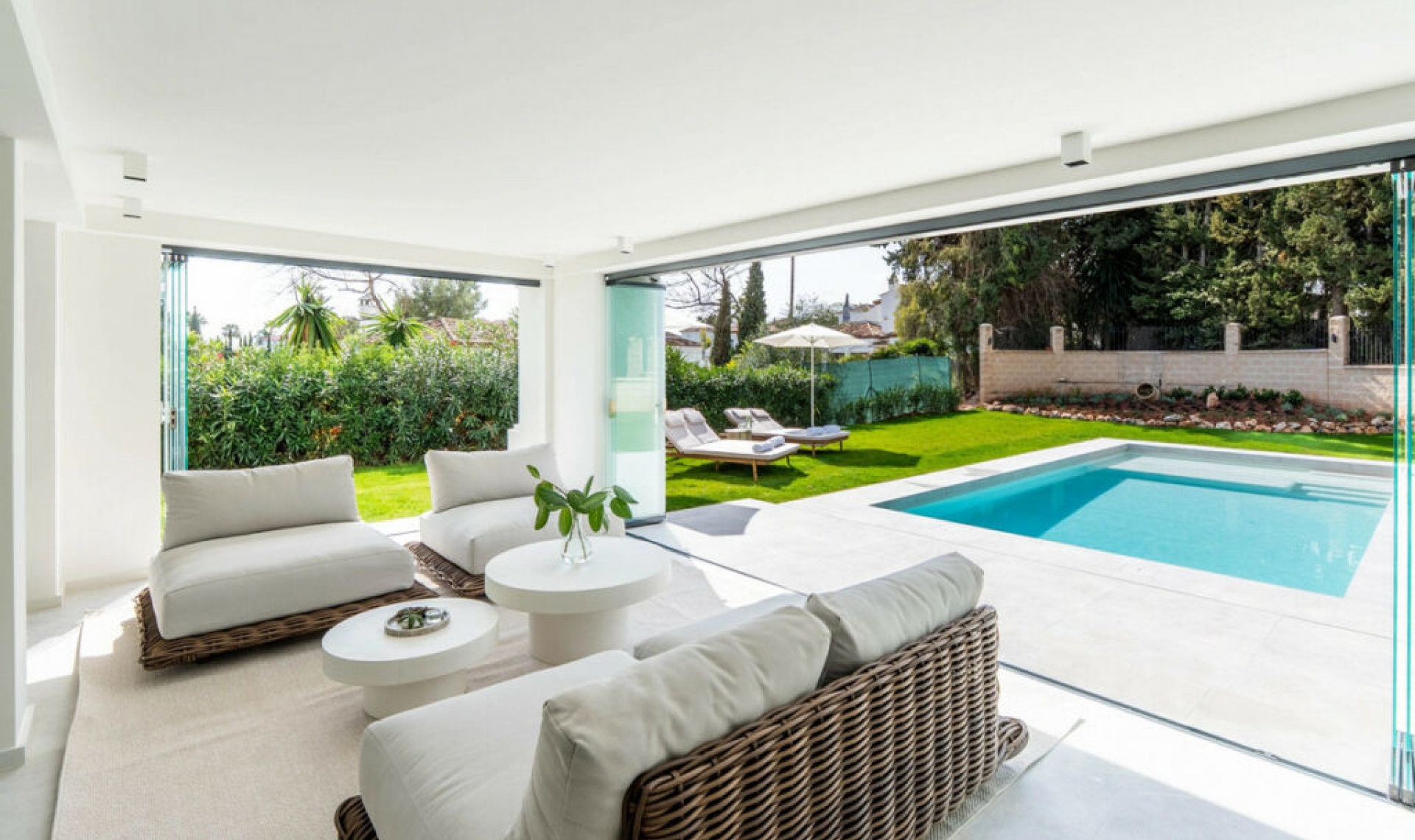 Resale - House -
Nueva Andalucía