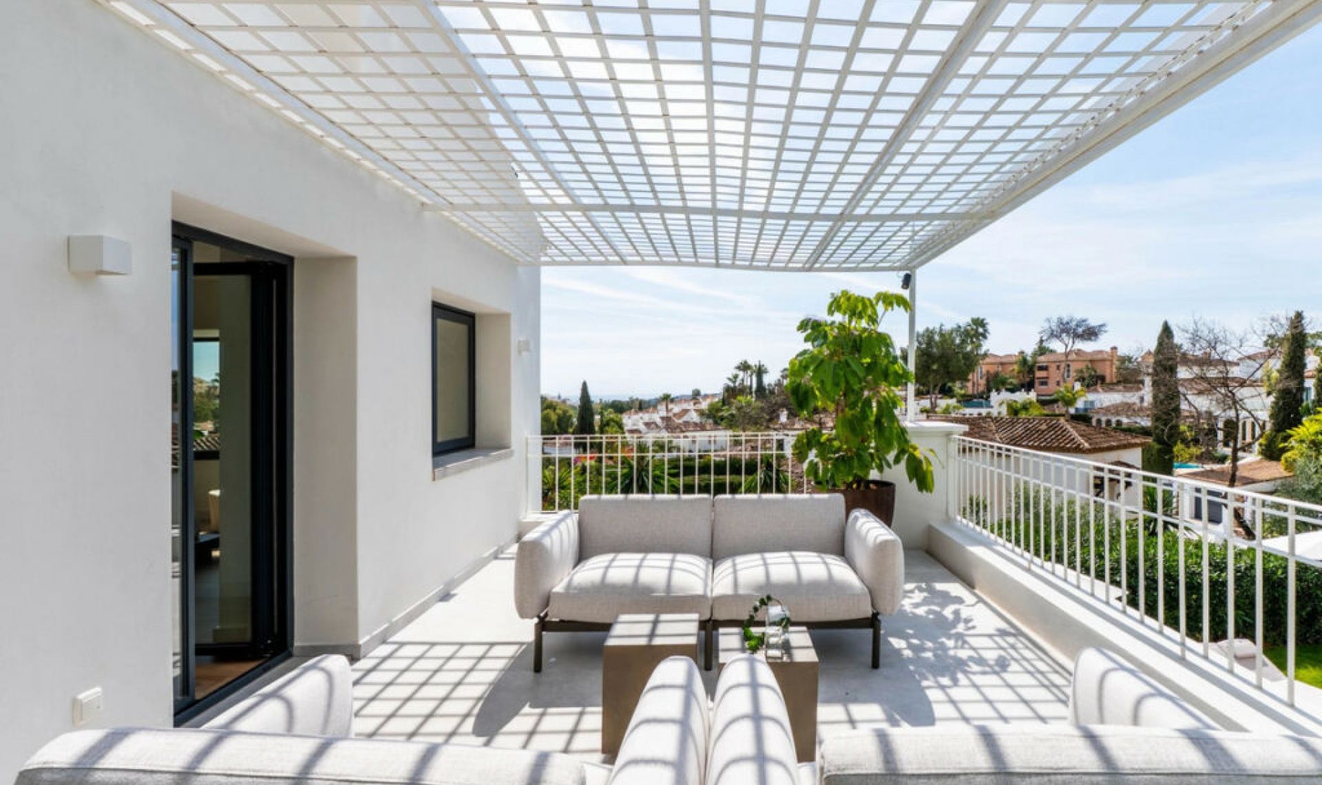 Resale - House -
Nueva Andalucía