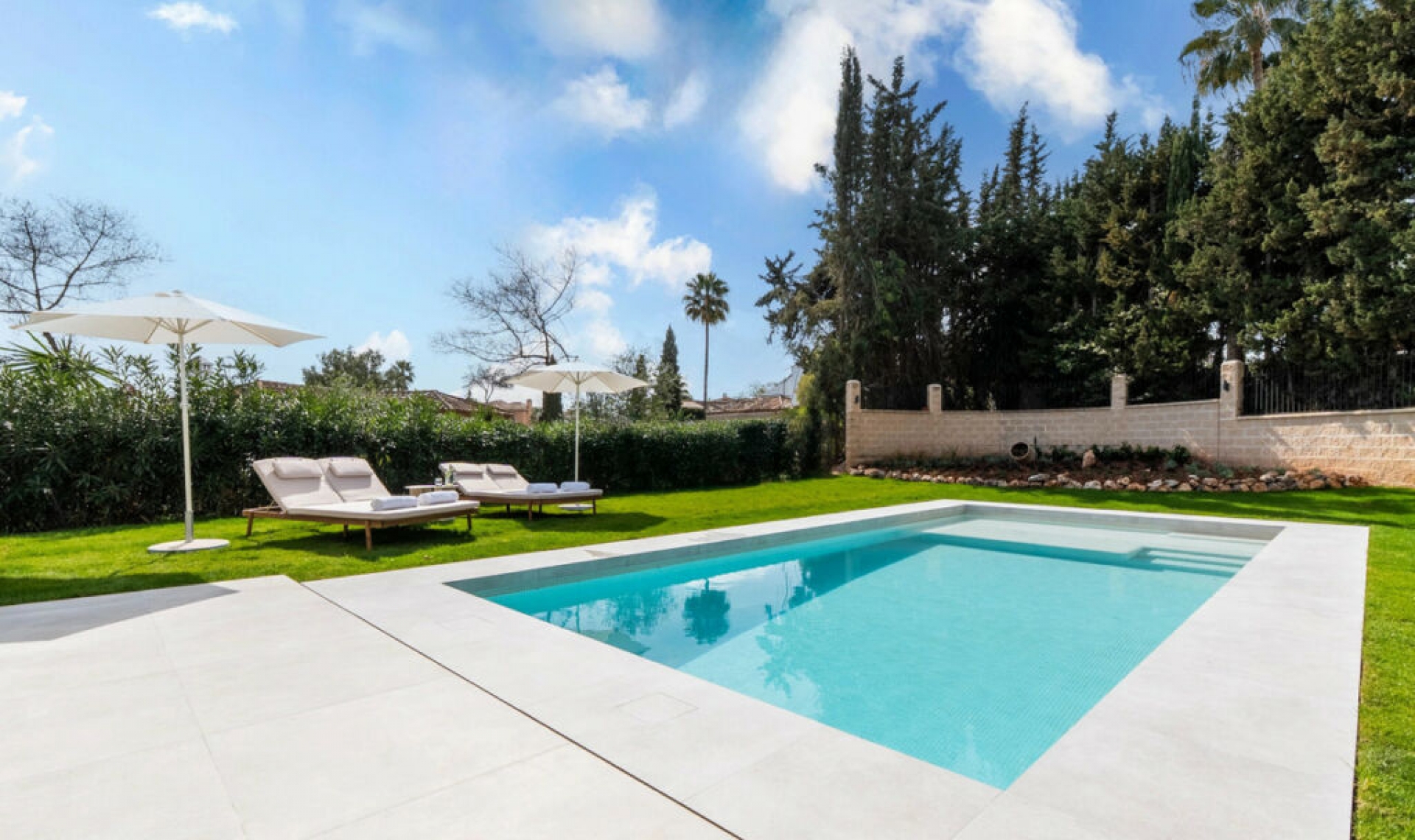 Resale - House -
Nueva Andalucía