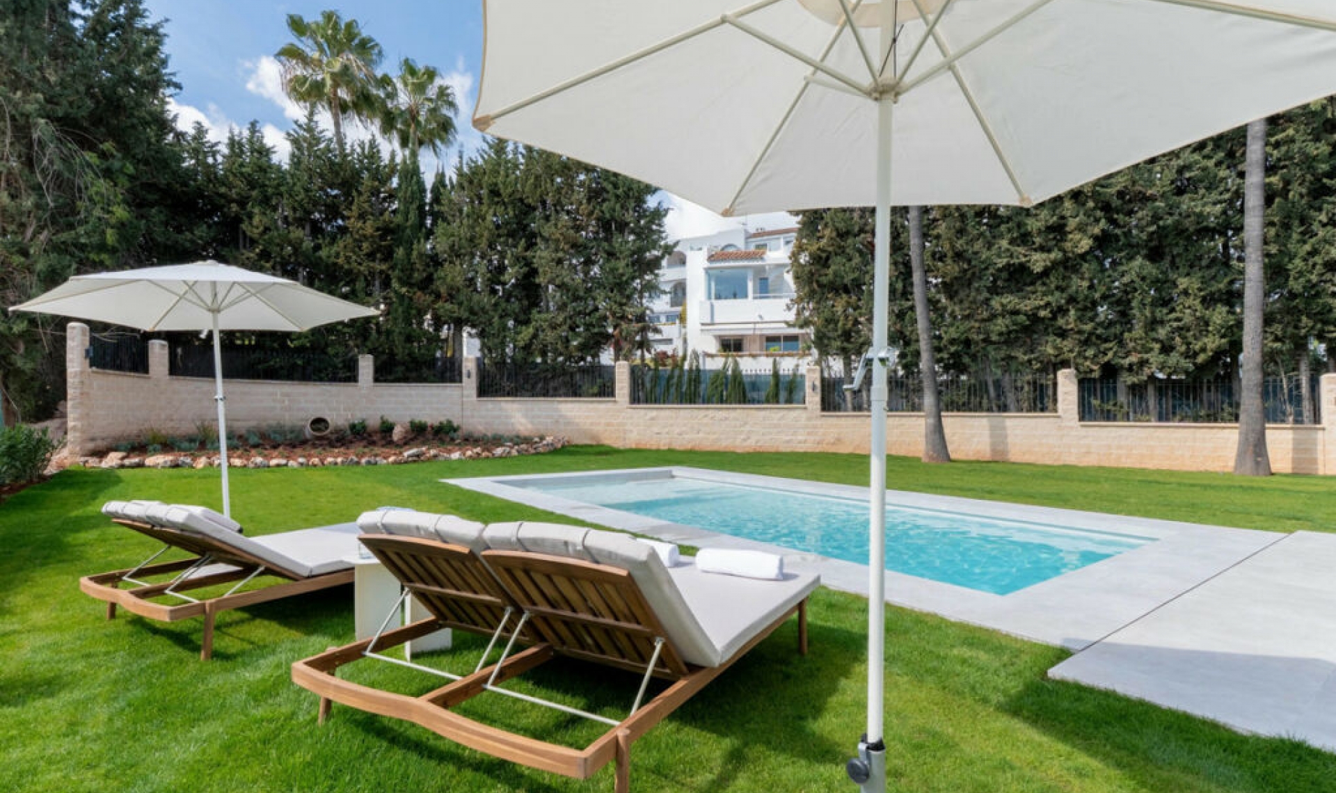 Resale - House -
Nueva Andalucía
