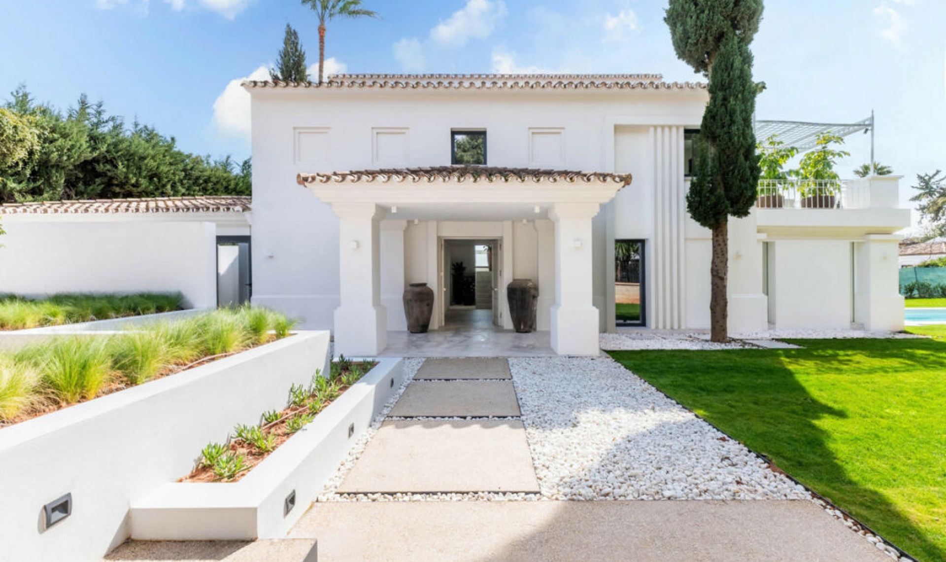 Resale - House -
Nueva Andalucía