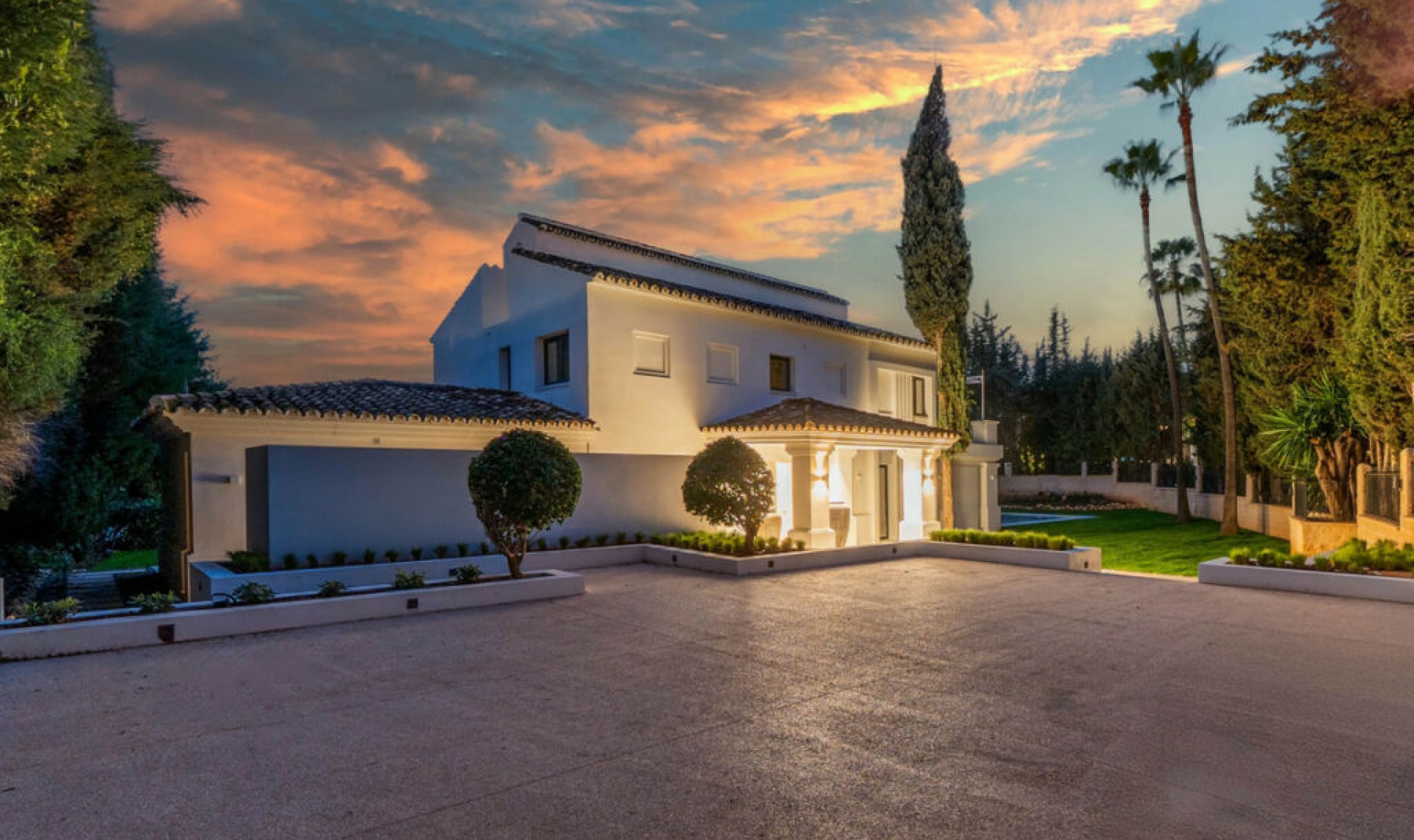 Resale - House -
Nueva Andalucía